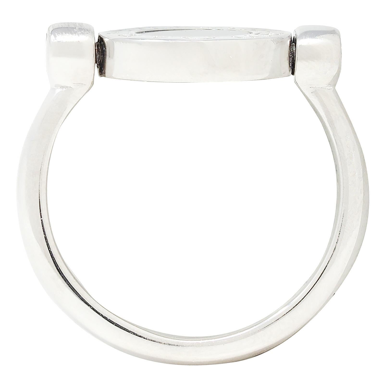 Bulgari Anello con diamante e onice in oro bianco 18 carati con firma a ribalta in vendita 1