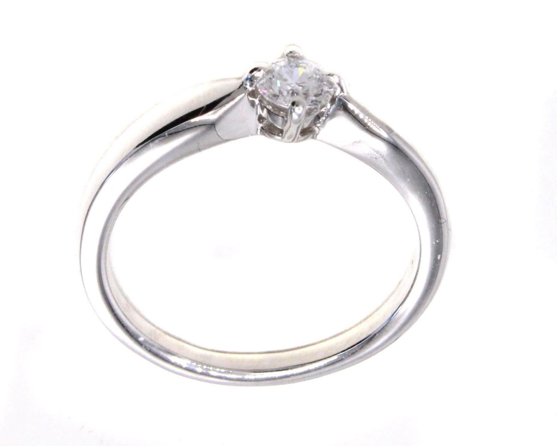 Verlobungsring aus Platin mit Diamanten im Zustand „Hervorragend“ im Angebot in New York, NY