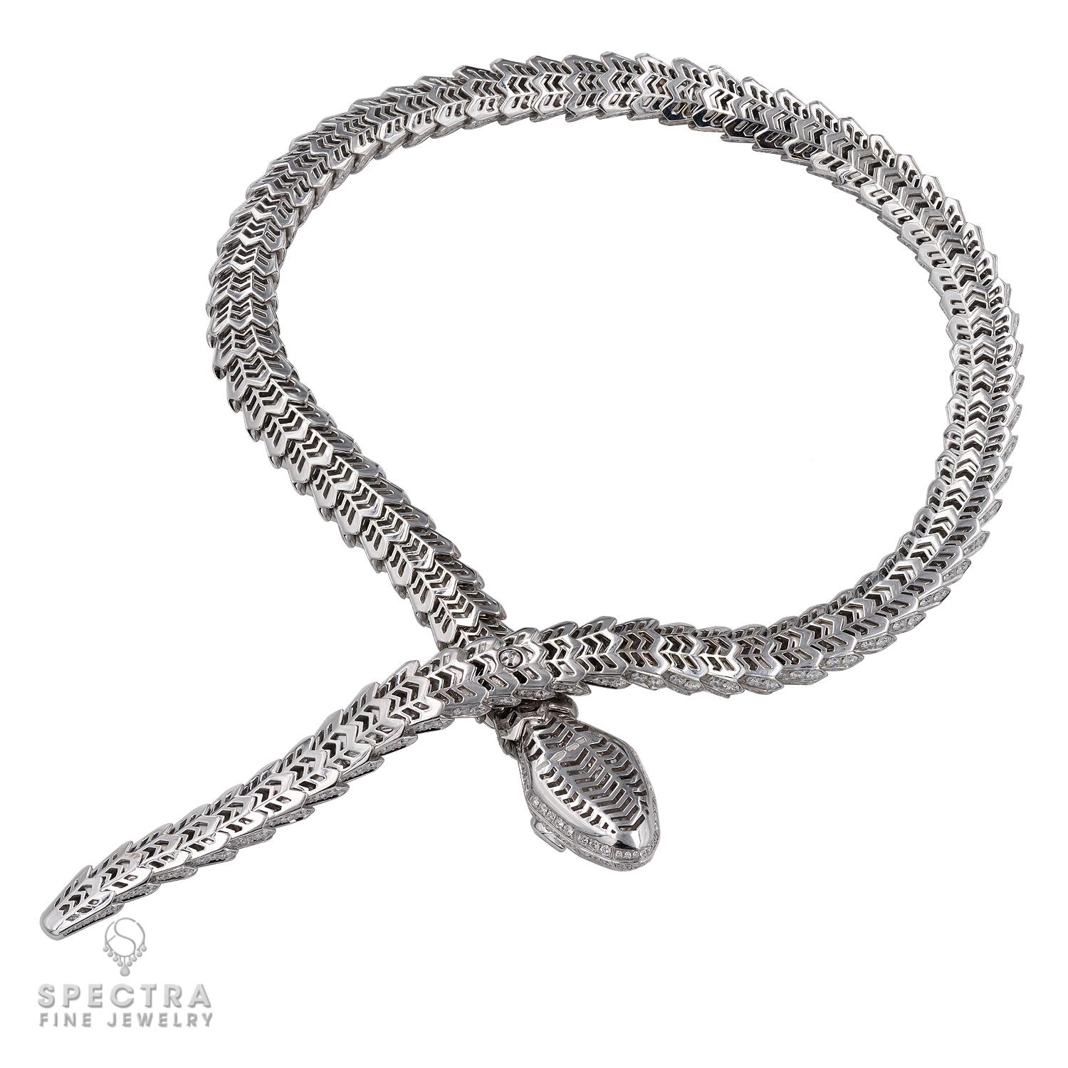 Bulgari Serpenti-Halskette aus 18 Karat Weißgold mit Diamanten (Rundschliff) im Angebot