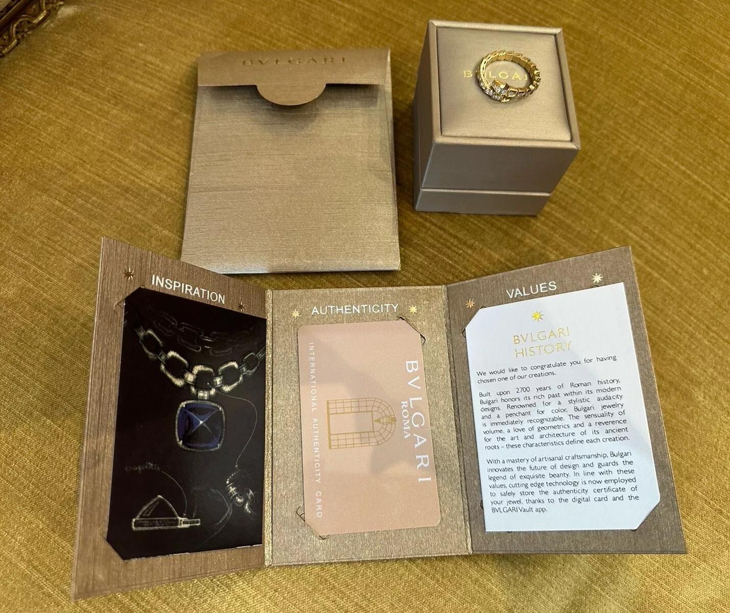 Bulgari Diamond Serpenti Viper Ring in 18k Yellow Gold 

Bulgari Serpenti Viper Ring features fine quality Round Brilliant Diamonds weighing 0.70 carats in total pave set in 18k Yellow Gold. The ring has the original box and booklet.

Total diamond