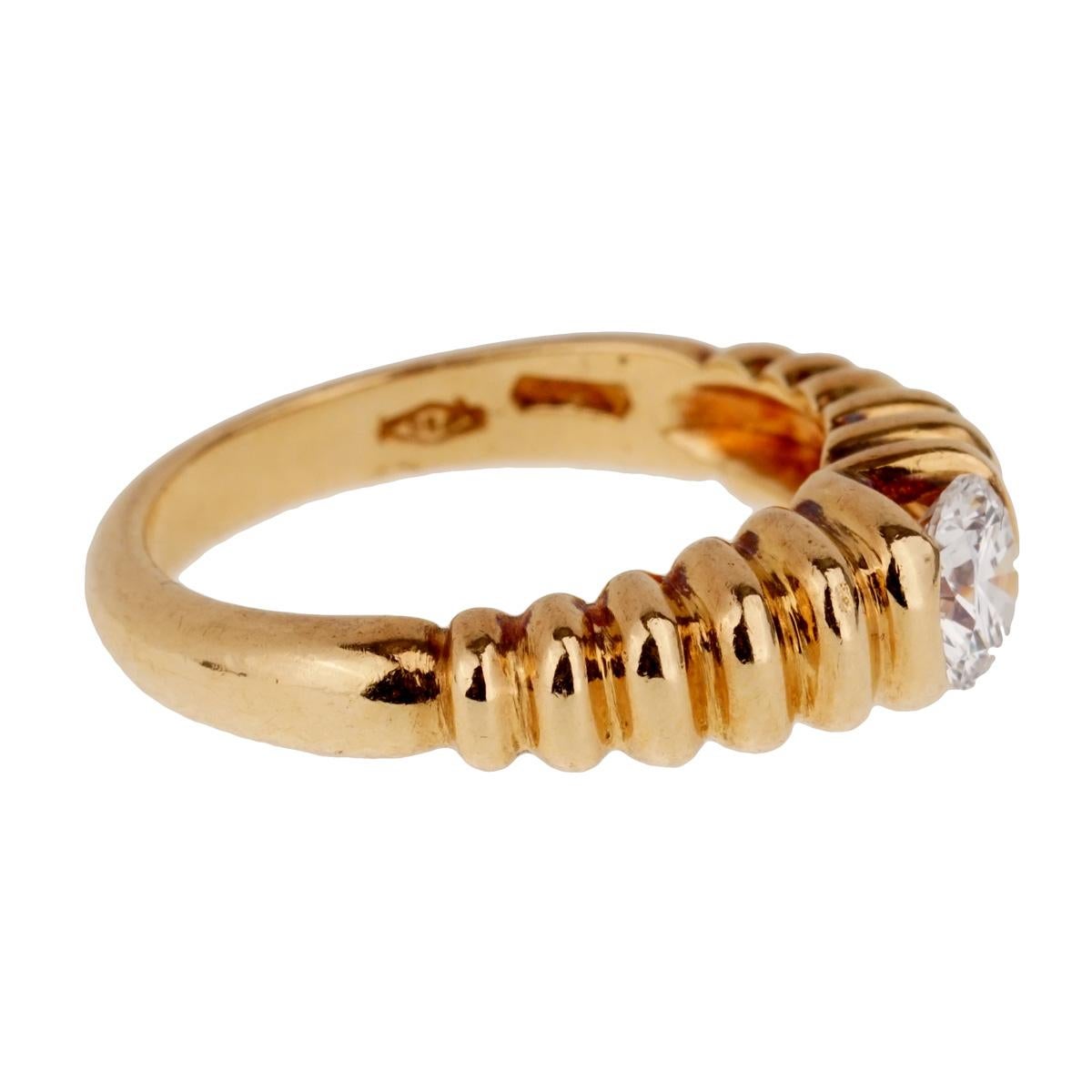 A fabulous Bulgari diamond solitaire ring featuring a round brilliant cut diamond surrounded by a scalloped pattern in 18k yellow gold.

Ring size 5 1/4 (Resizeable)