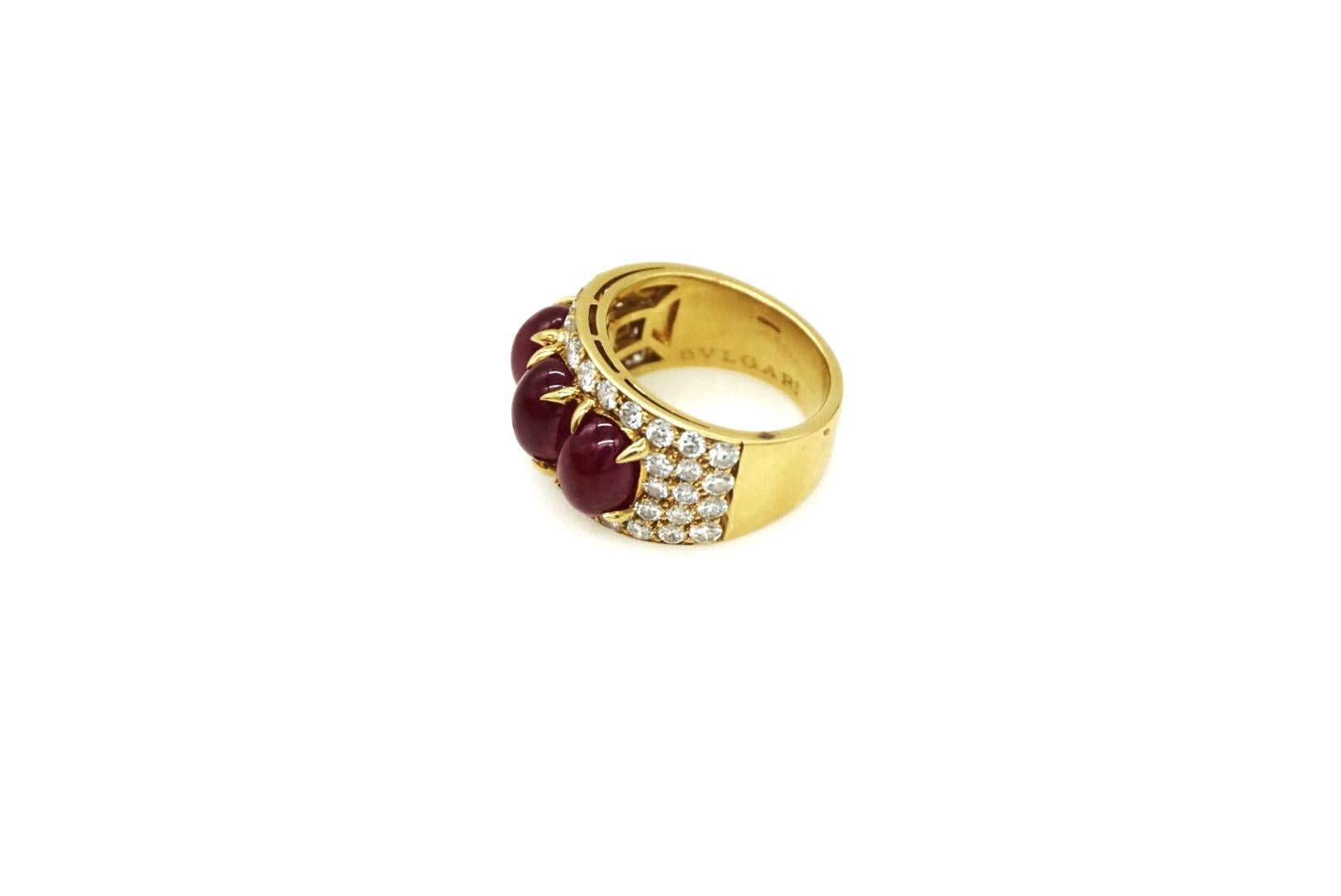 Bulgari Diamond & Three Cabochon Rubies 18k Gold Ring In Excellent Condition In New York, NY