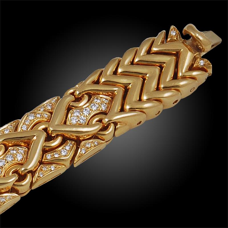 Bulgari Diamant Trika Gold Uhr im Zustand „Gut“ im Angebot in New York, NY