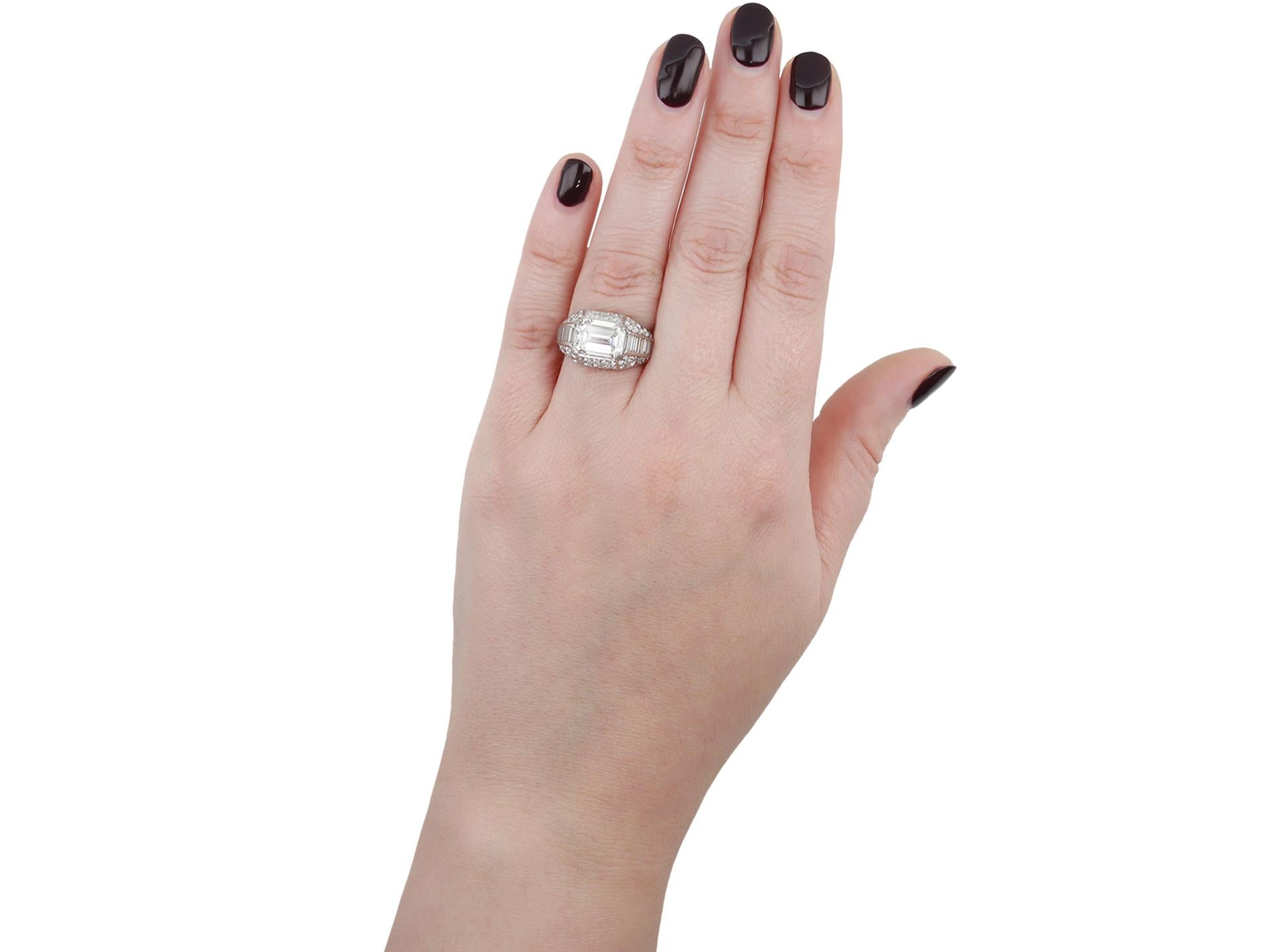 Bulgari diamond Trombino ring. In Good Condition For Sale In London, GB