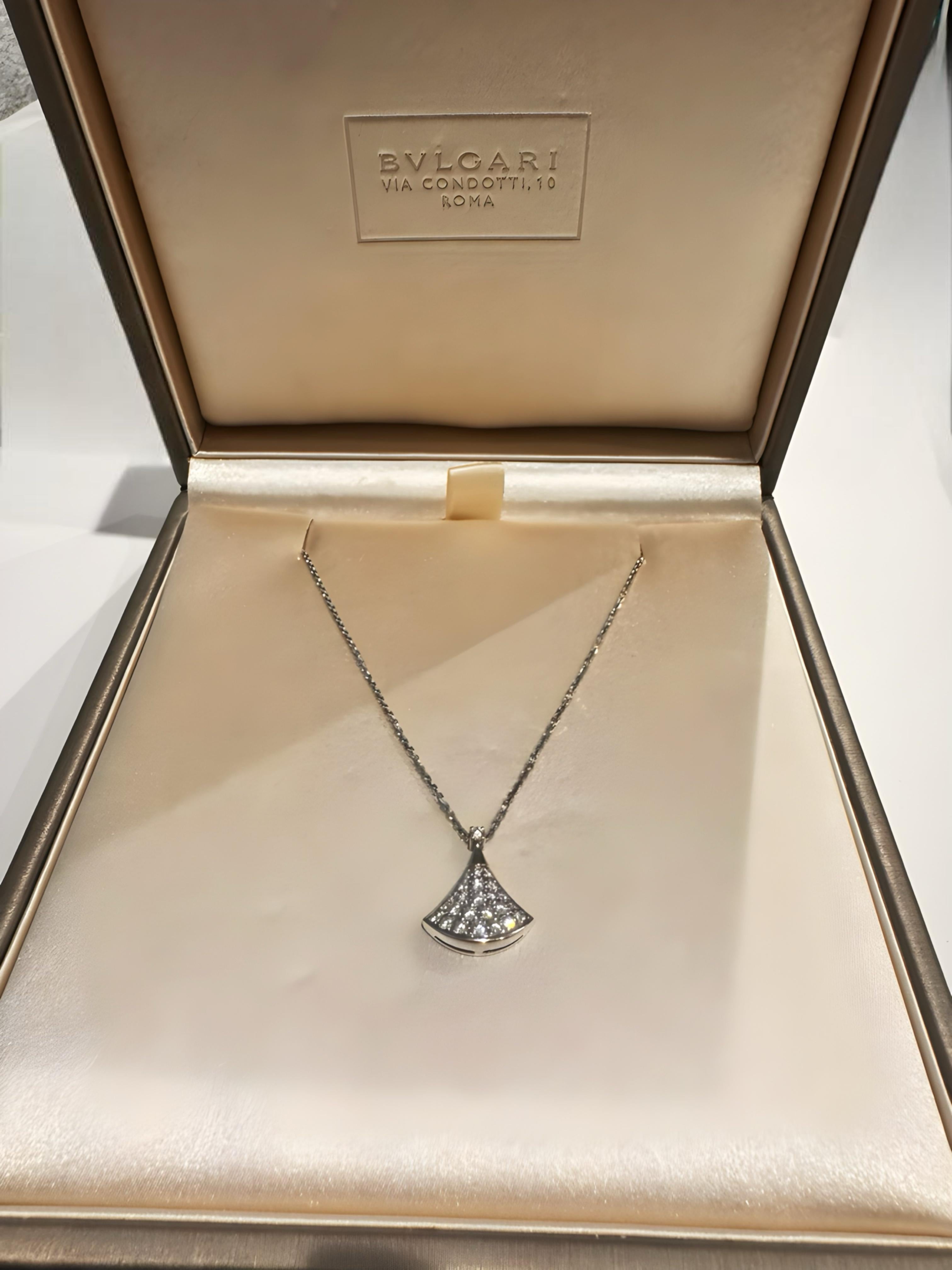 Ciondolo con diamante Bulgari Diva Dream numero di modello 351099 In condizioni buone in vendita a Addlestone, GB