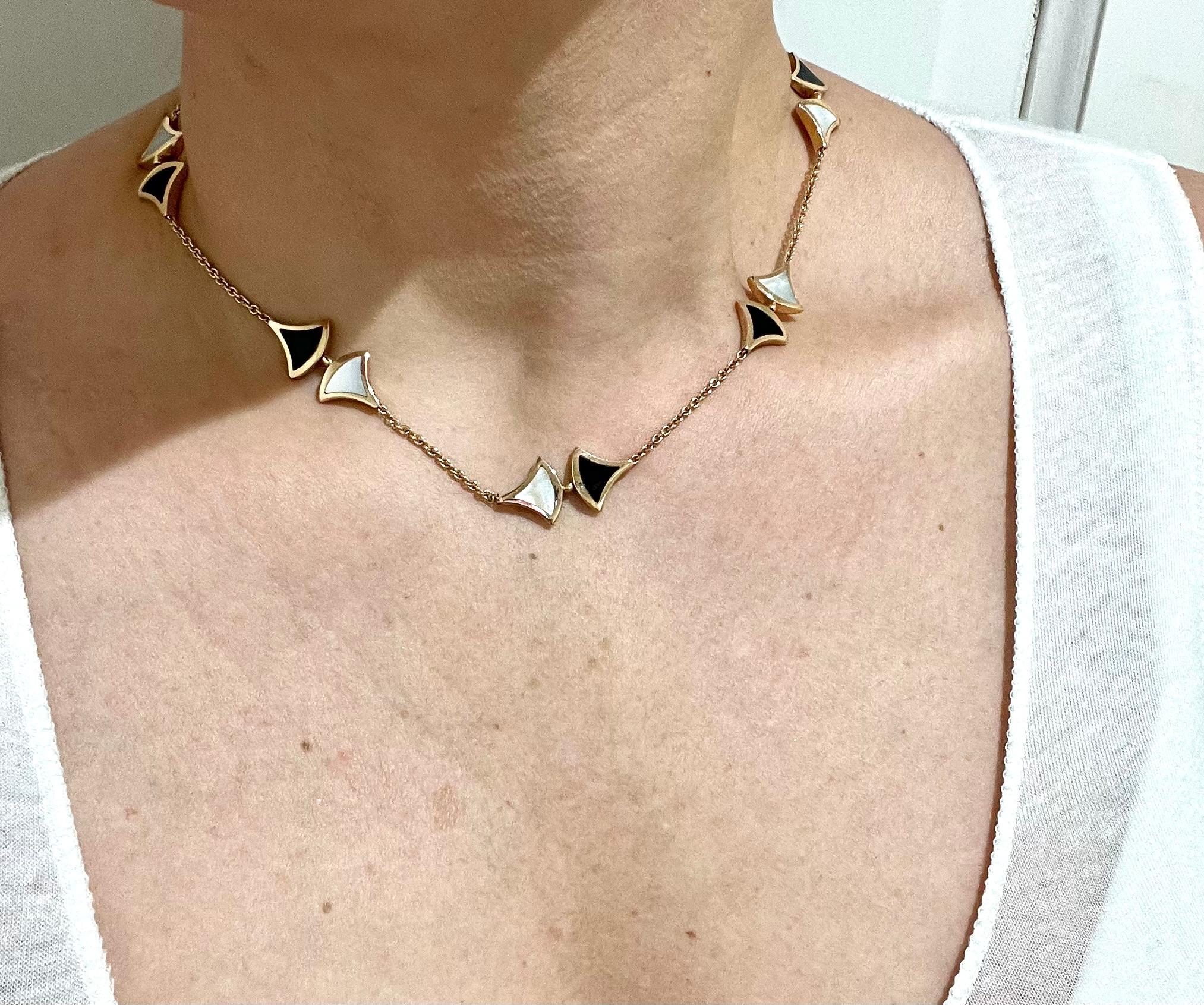 Bulgari Divas' Dream 18 Kt. Rose Gold Mother of Pearl Onyx Necklace In Excellent Condition For Sale In Rome, IT