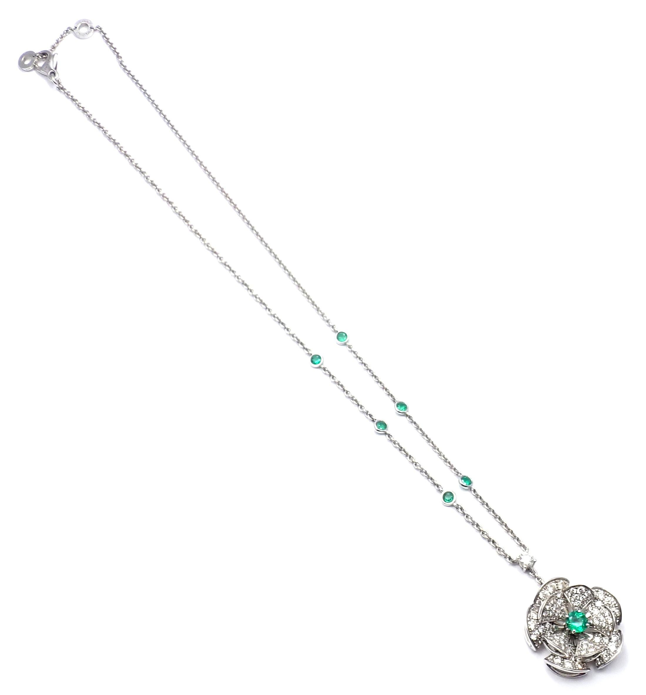 Bulgari Divas' Dream Diamond Emerald White Gold Pendant Necklace In Excellent Condition In Holland, PA