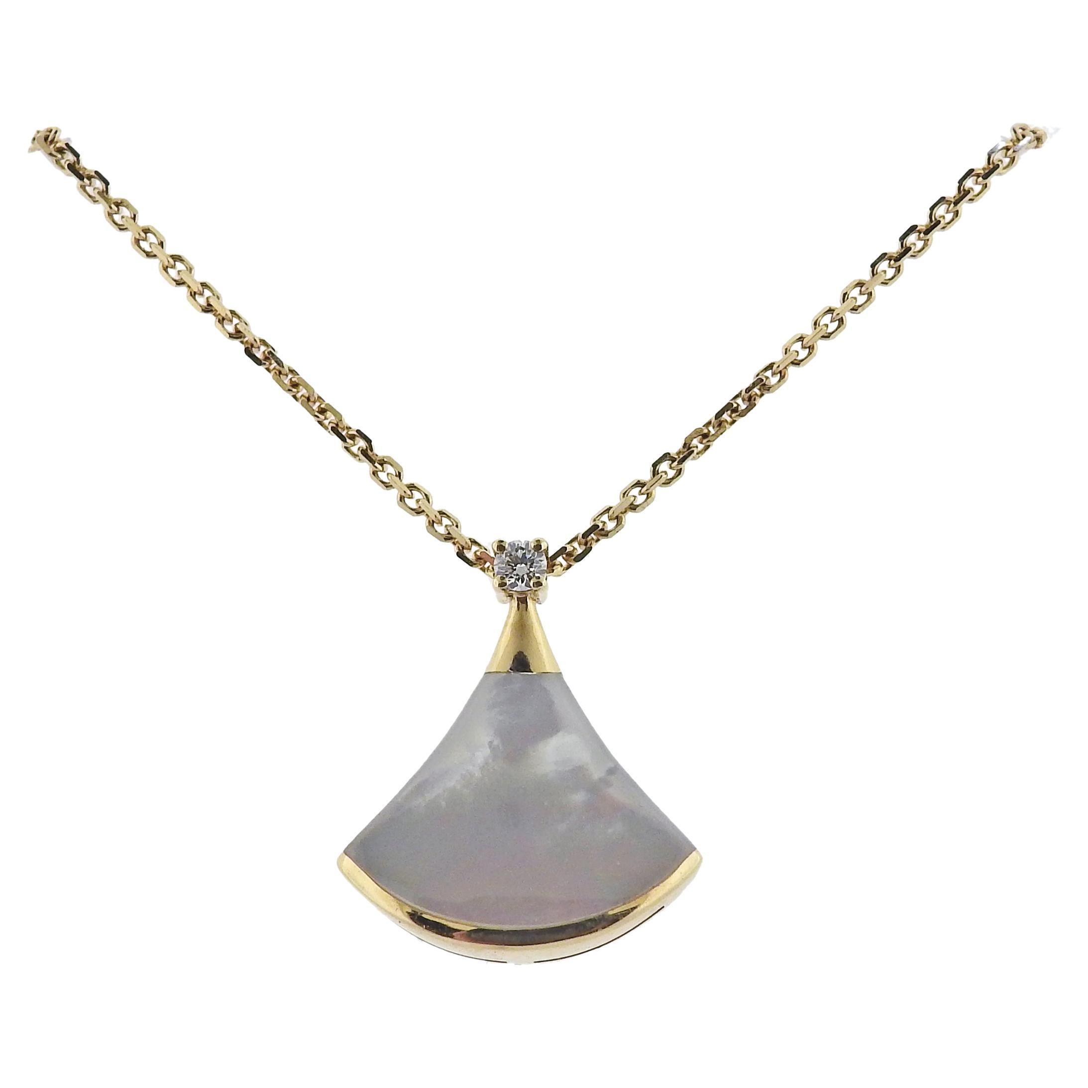 Bulgari Diva's Dream Diamond Mother of Pearl Yellow Gold Pendant Necklace For Sale