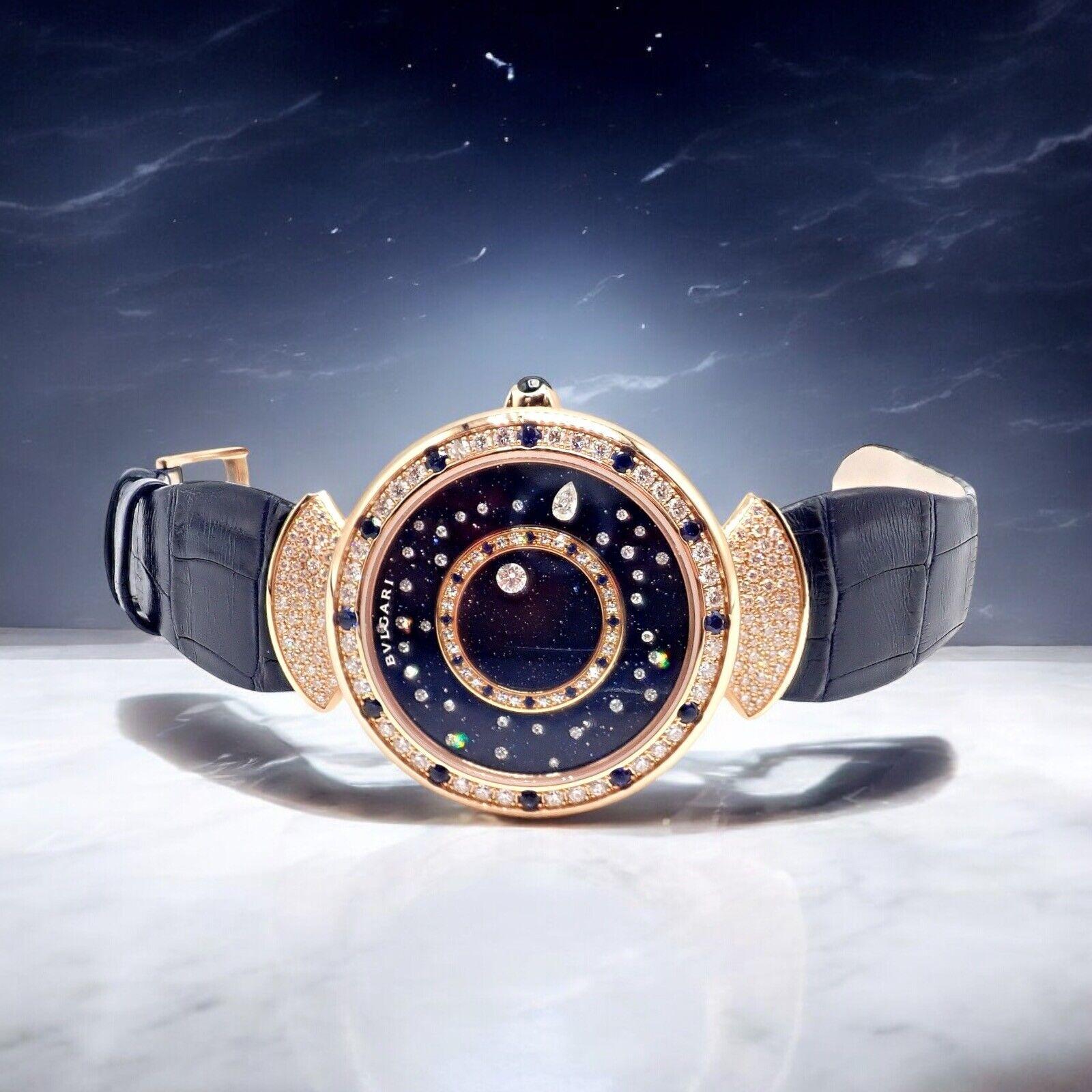 Or rose 18k  Montre de nuit romaine automatique Diamond Sapphire Diva Dream de Bulgari.
Inspirée par la magie d'une nuit romaine, la montre Diva' Dream capture l'essence du ciel étoilé de la ville avec un cadran en aventurine bleue qui sert de toile
