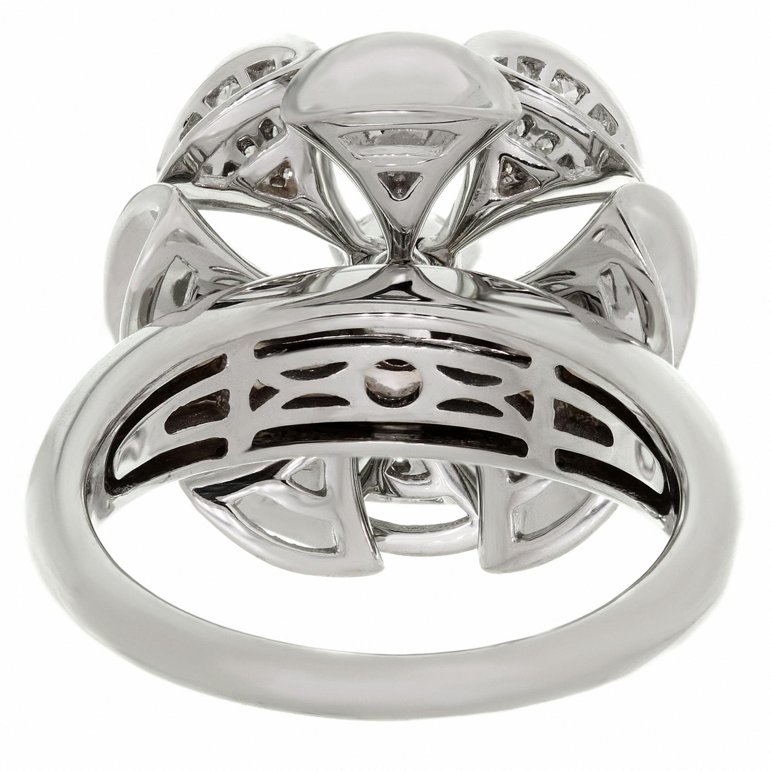 Bulgari Diva's Dream Diamond White Gold Flower Ring In Excellent Condition In New York, NY