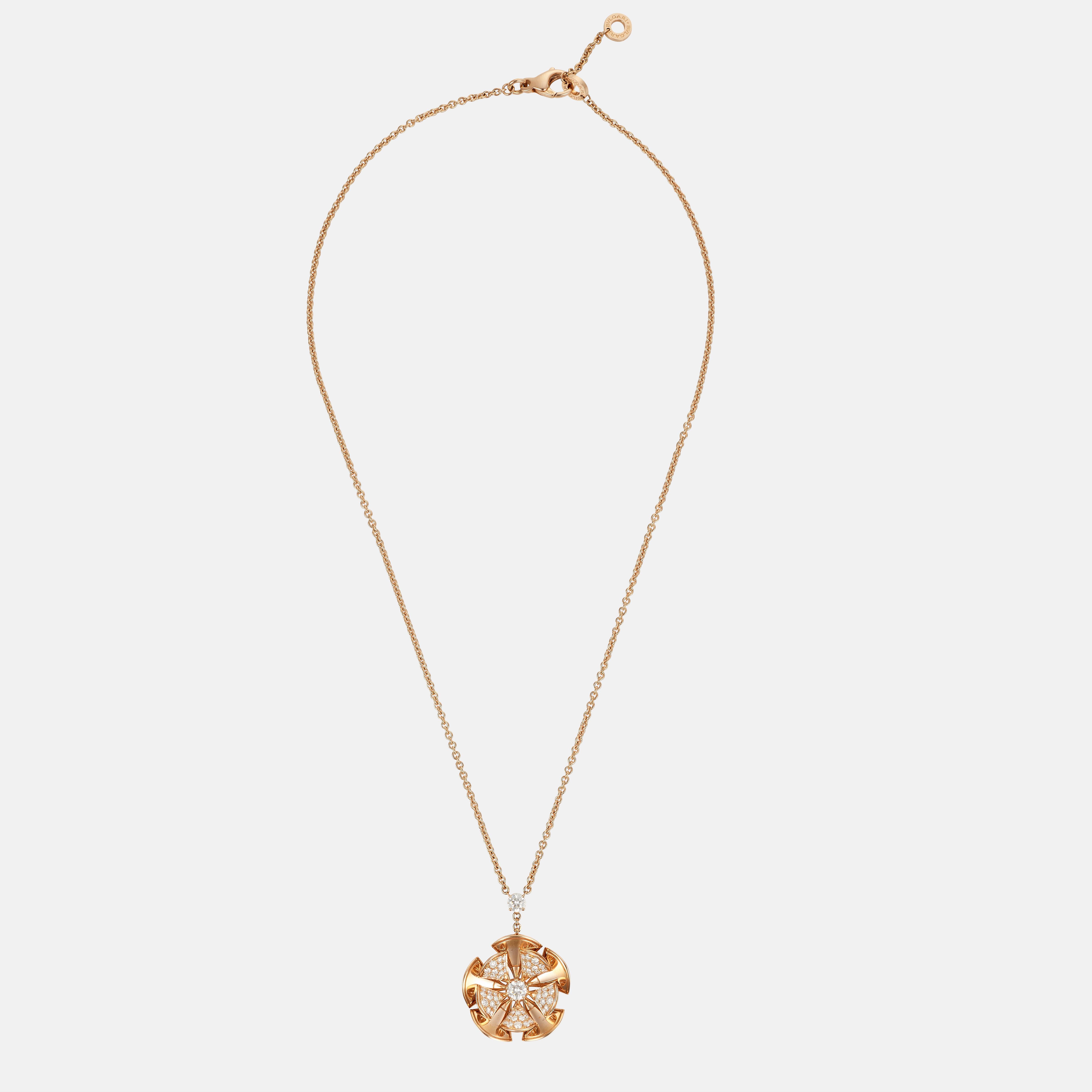 BULGARI Diva's Dream flower necklace in rose gold and diamonds en vente 2