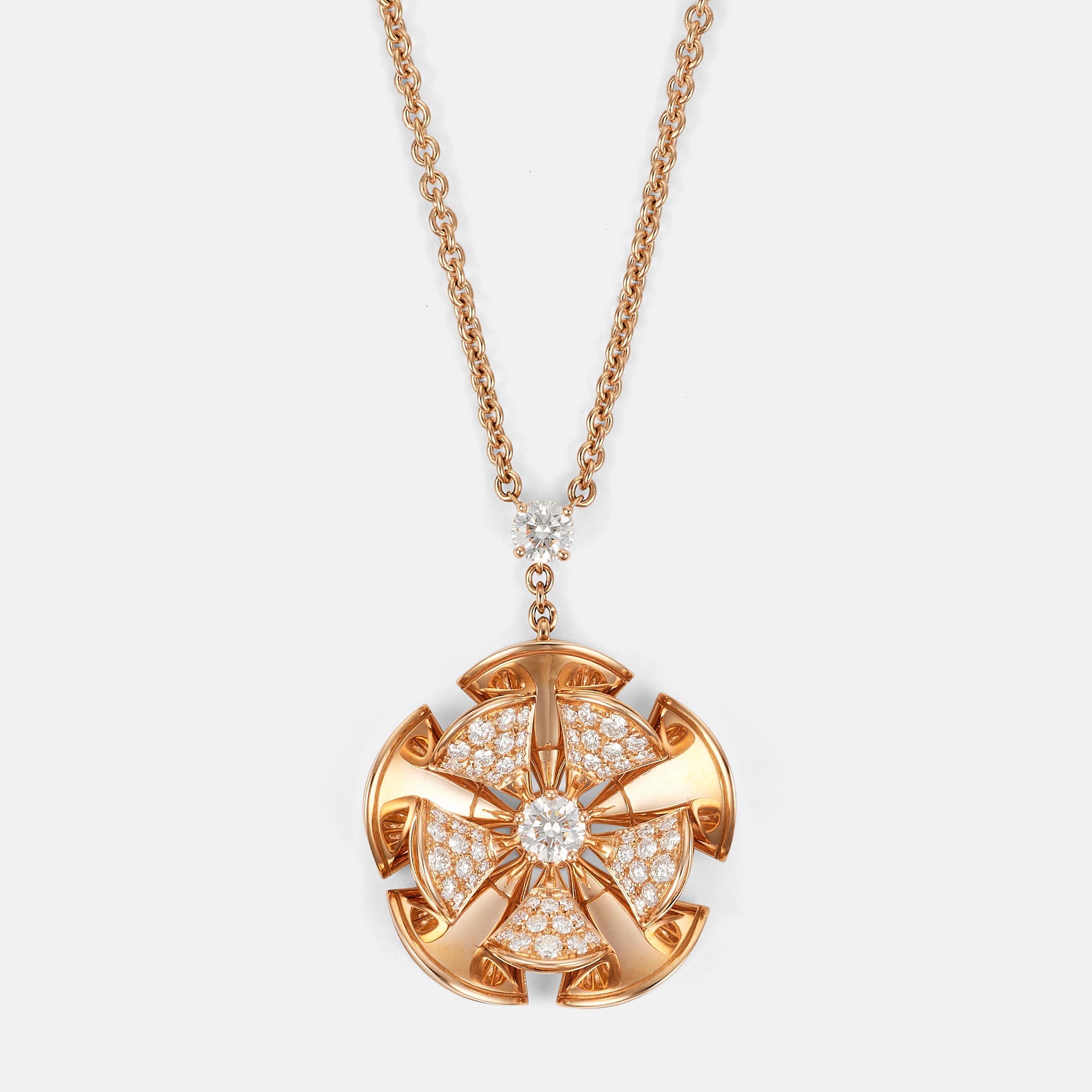 Taille brillant BULGARI Diva's Dream flower necklace in rose gold and diamonds en vente