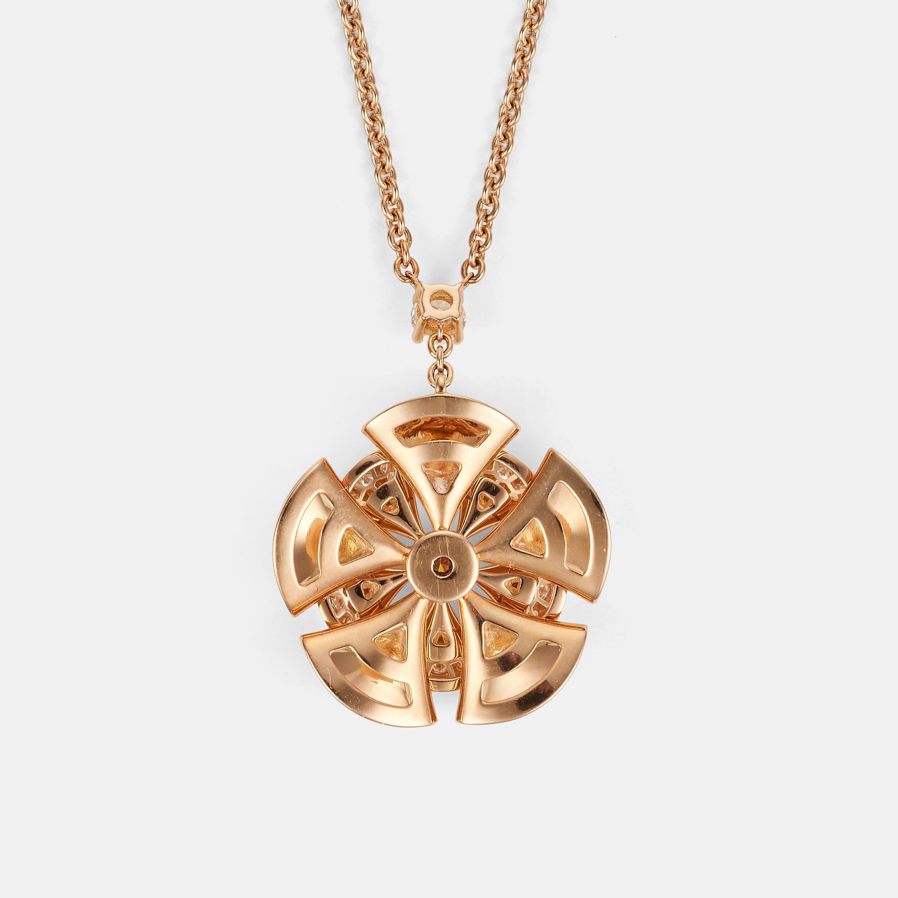 BULGARI Diva's Dream flower necklace in rose gold and diamonds Excellent état - En vente à PARIS, FR
