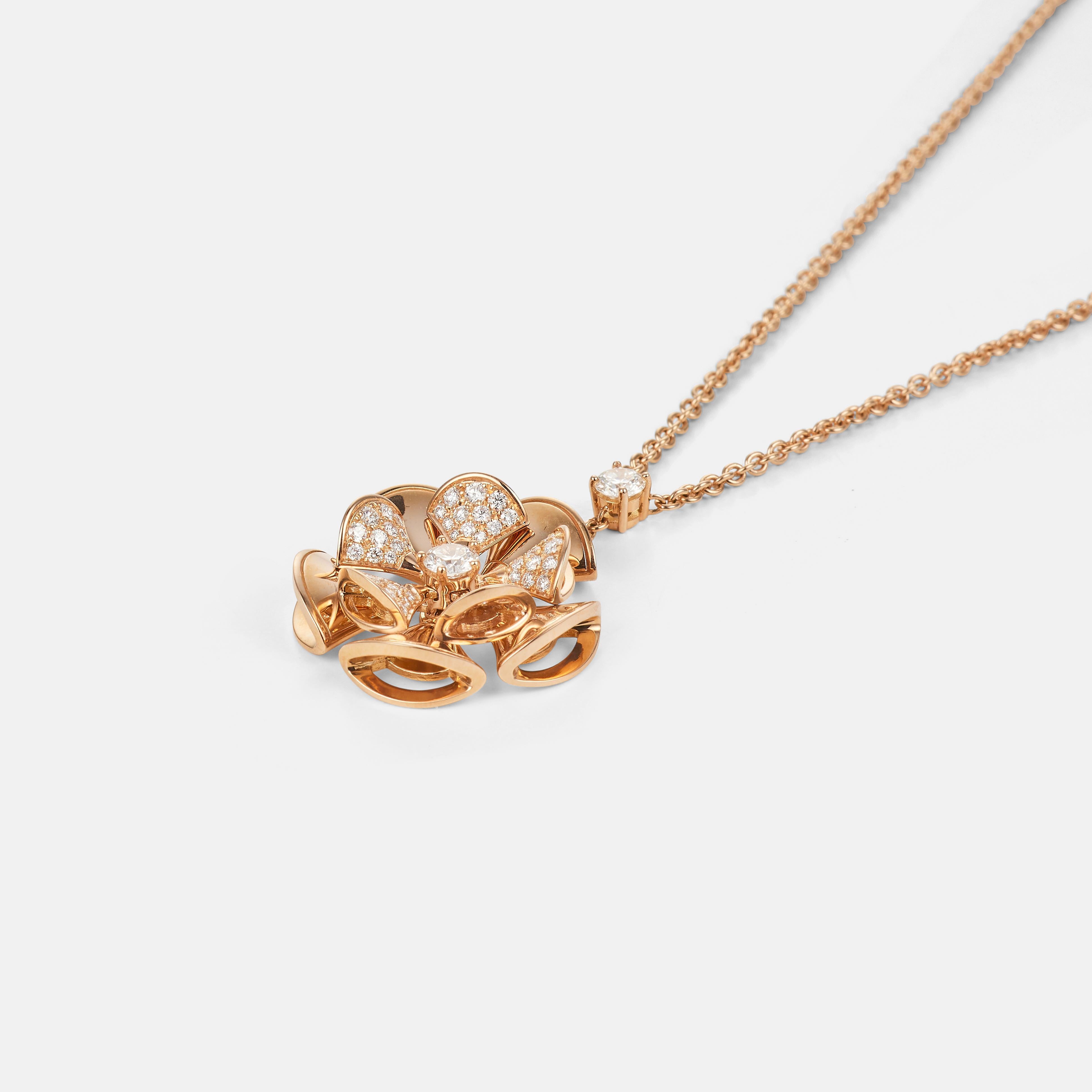 BULGARI Diva's Dream flower necklace in rose gold and diamonds Pour femmes en vente