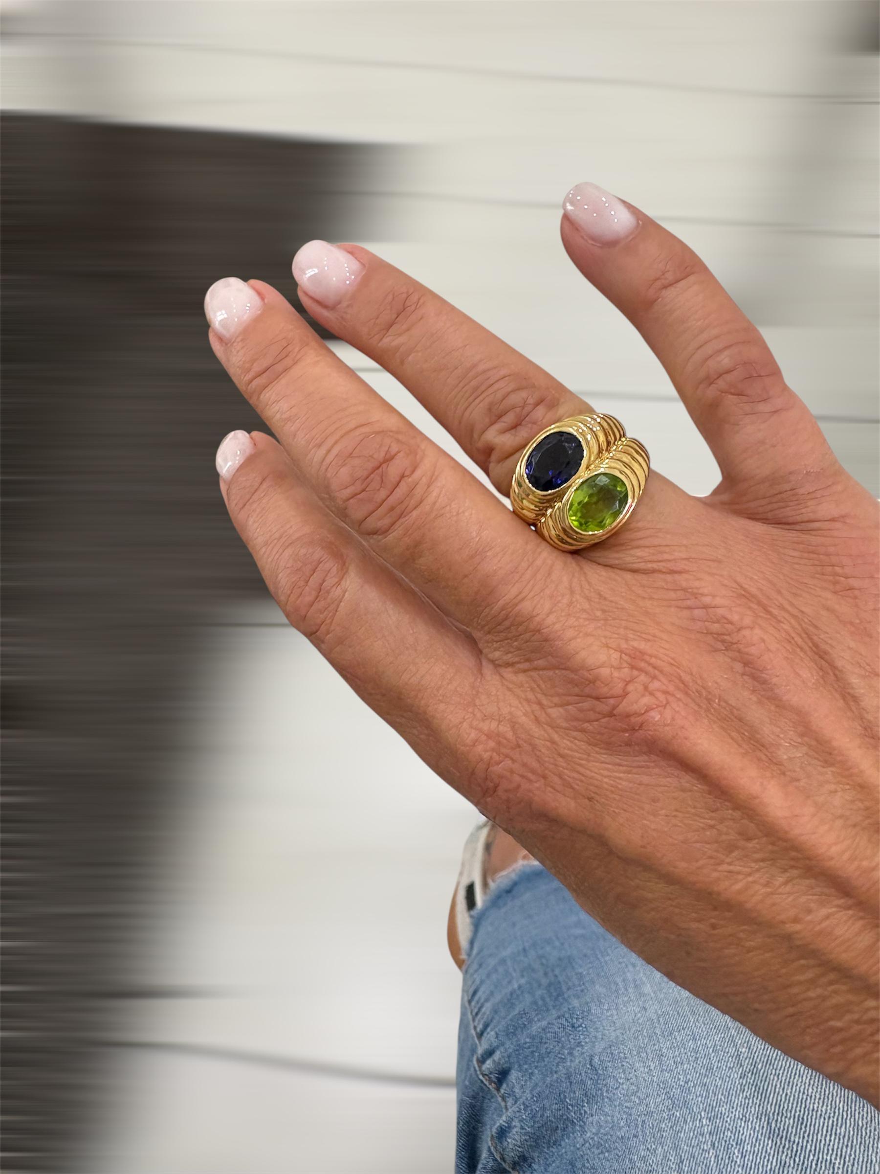Bulgari Doppio Baccellato Goldring mit blauem Iolith und Peridot im Angebot 5