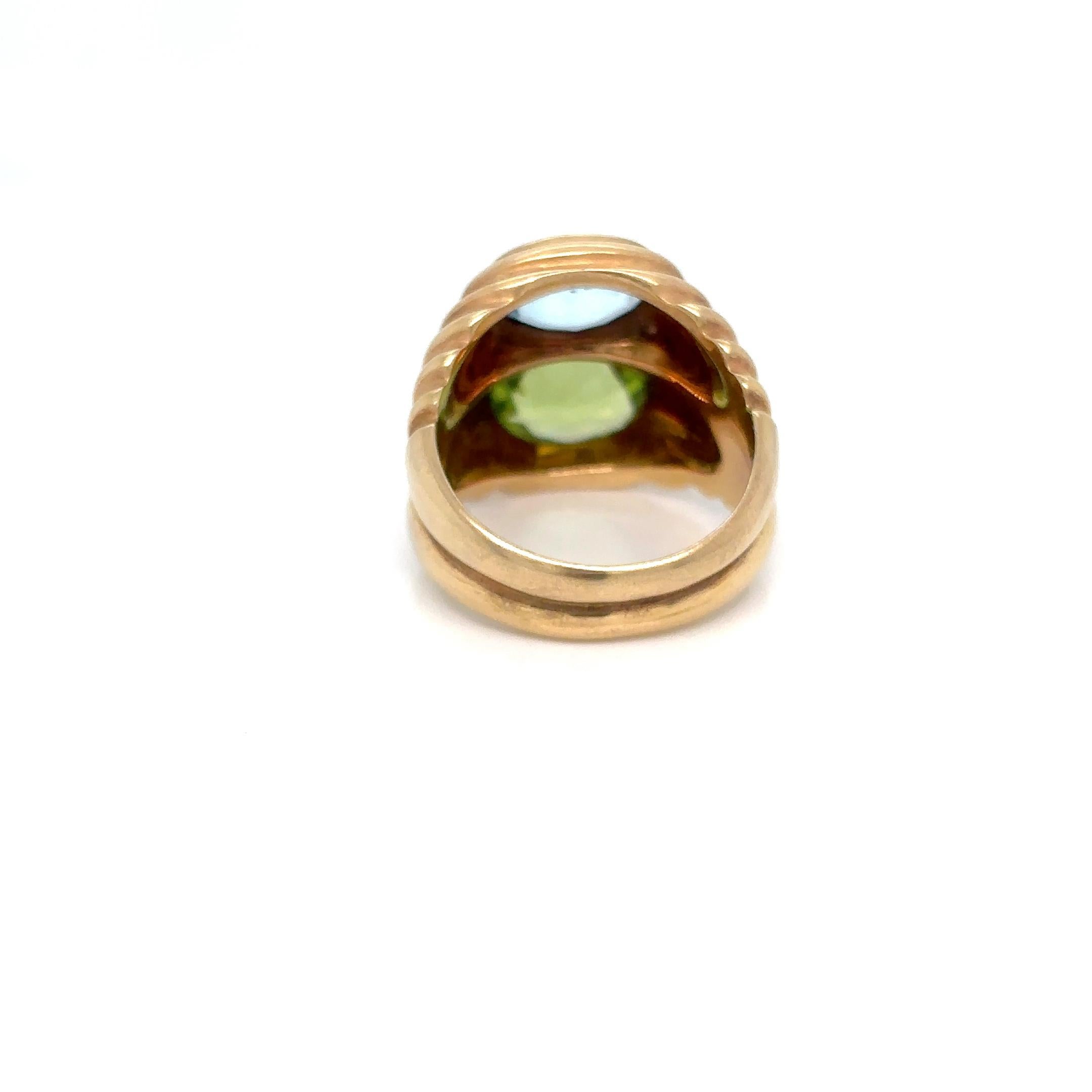 Anello Bulgari Doppio Baccellato in oro giallo 18k con topazio blu e peridoto in vendita 1