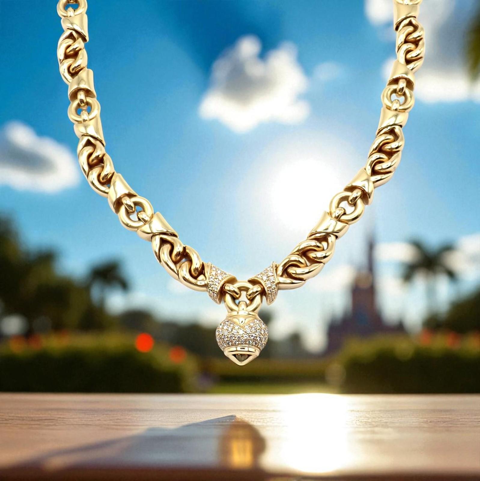 Taille brillant Bulgari - Collier à maillons en or jaune Doppio Cuore avec cœur en diamants en vente