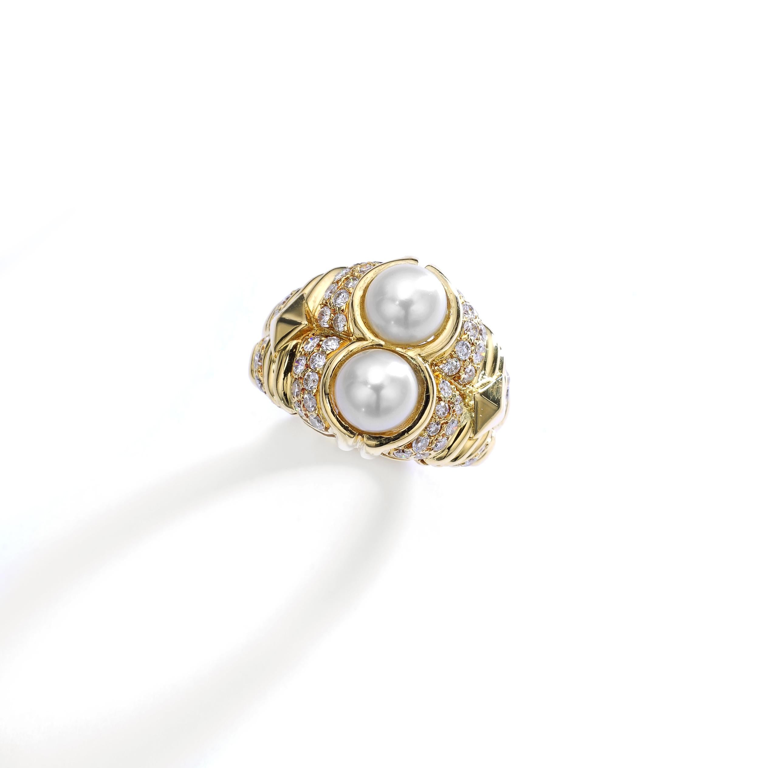 Bulgari Pearl and Diamond Gold Ring.
Circa 1990. 
Signed Bulgari, Italian marks.
Ring size: 6 1/2 US.
