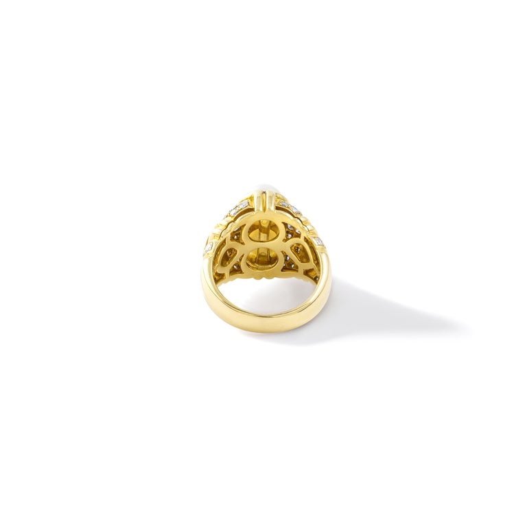 Bulgari Doppio Pearl and Diamond Gold Ring In Excellent Condition For Sale In Geneva, CH