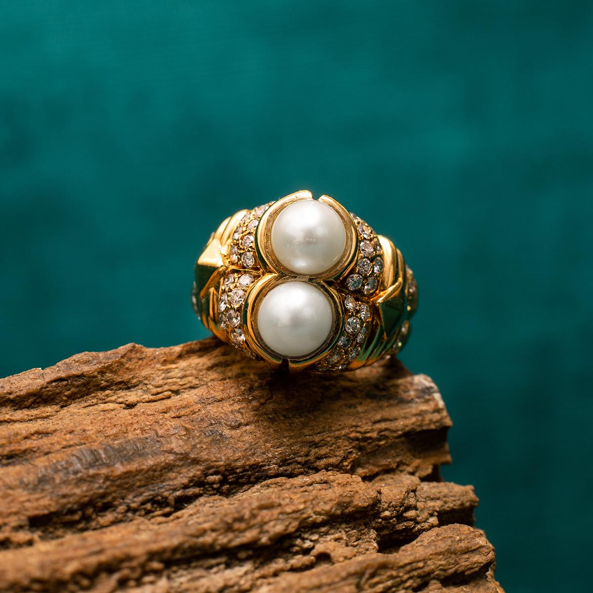 Bulgari Doppio Pearl and Diamond Gold Ring In Excellent Condition For Sale In Geneva, CH