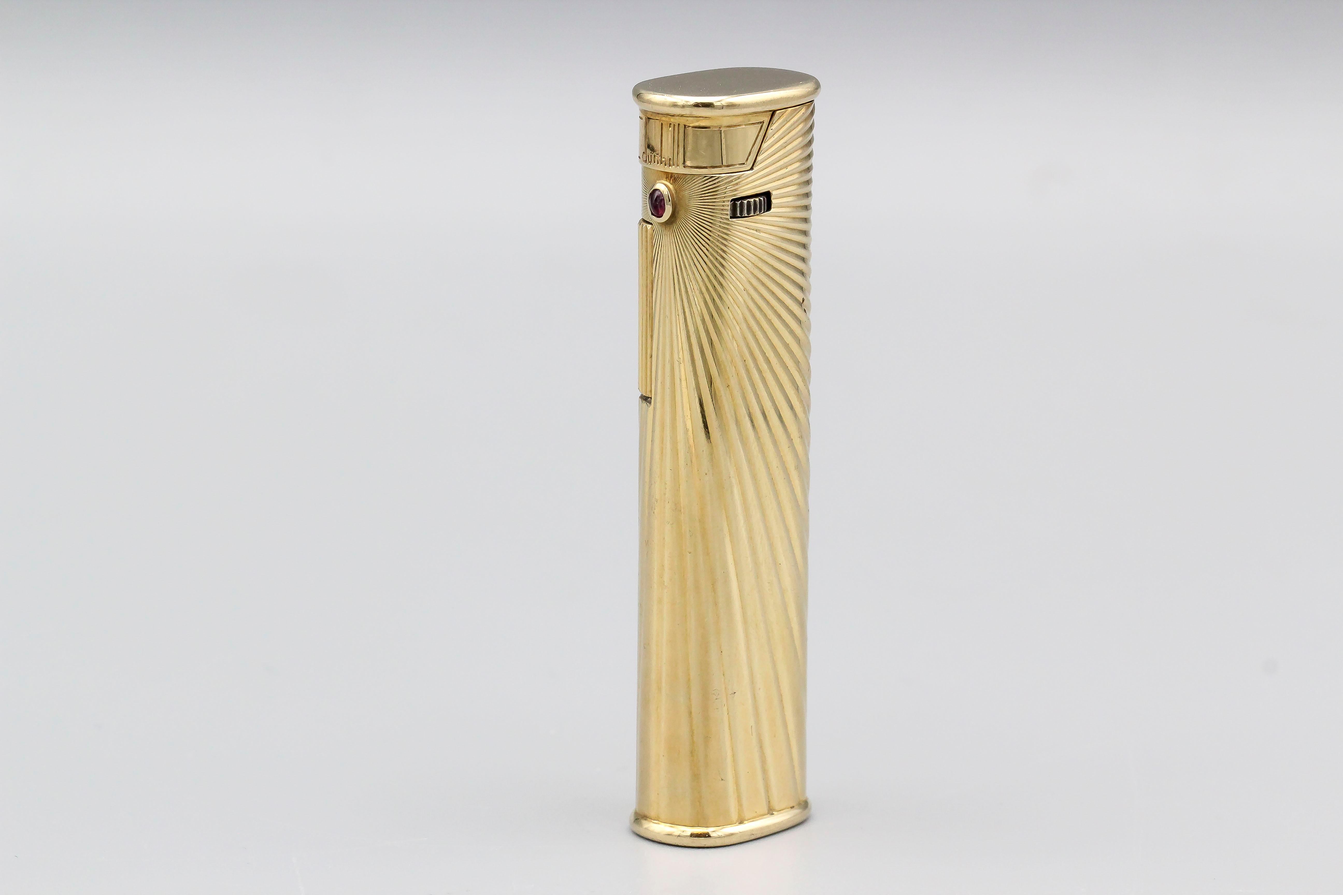Fine ruby and 18K yellow gold lighter by Dunhill for Bulgari, circa 1970s. 

Hallmarks: Bulgari, Dunhill, 750, Italian workshop ID.