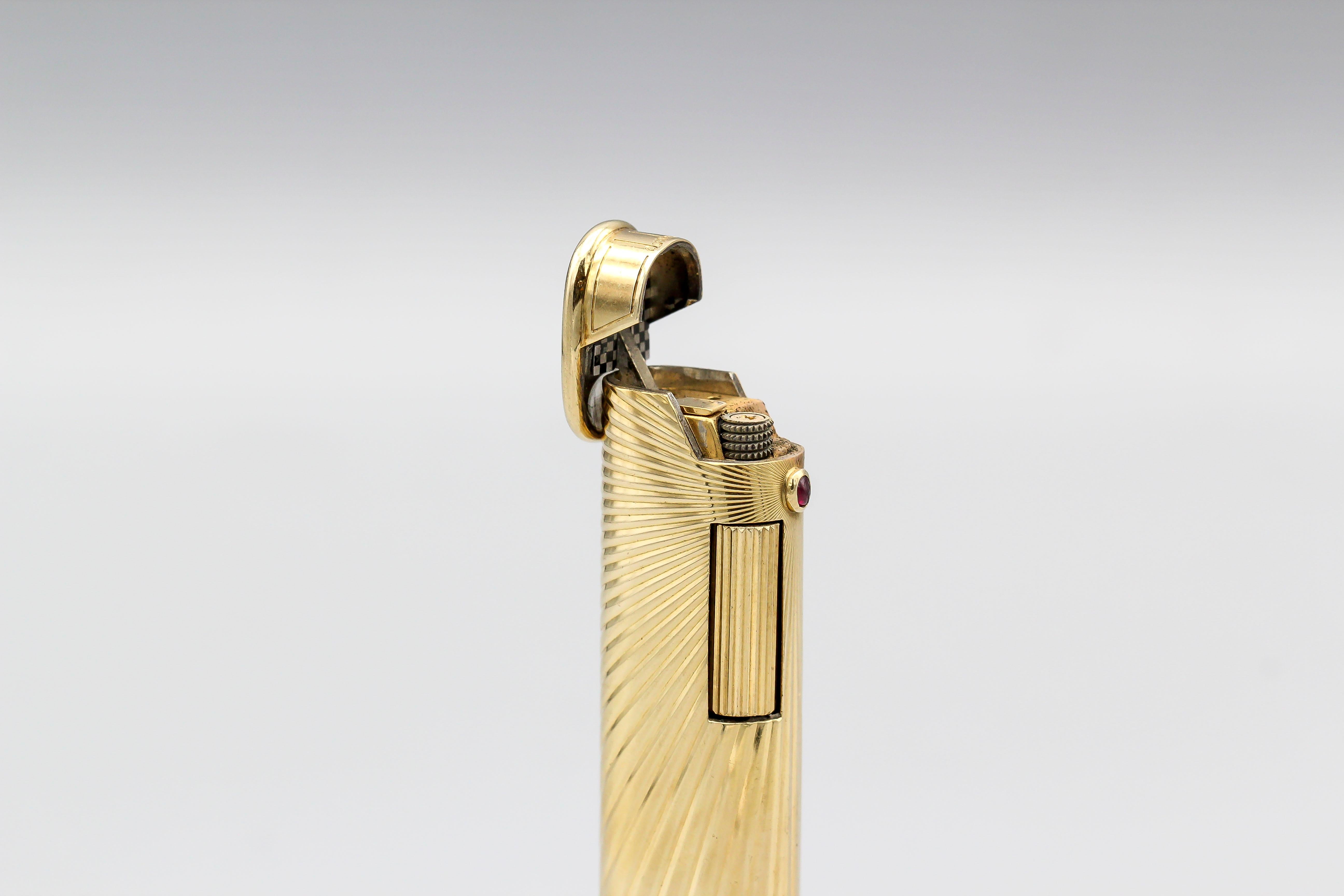 Cabochon Bulgari Dunhill Midcentury Ruby 18 Karat Gold Lighter For Sale