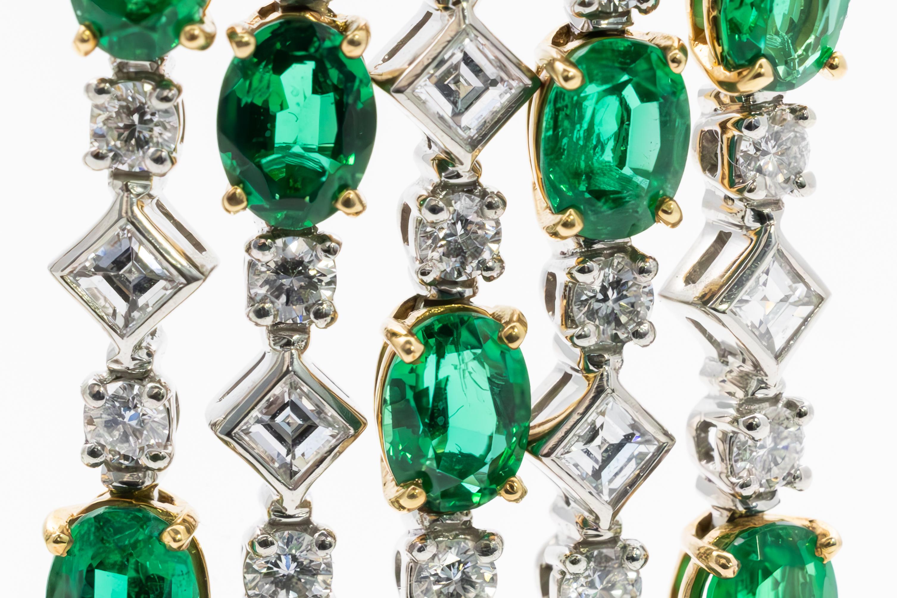 Contemporaneo Orecchini Chandelier con smeraldo e diamanti Bulgari in vendita