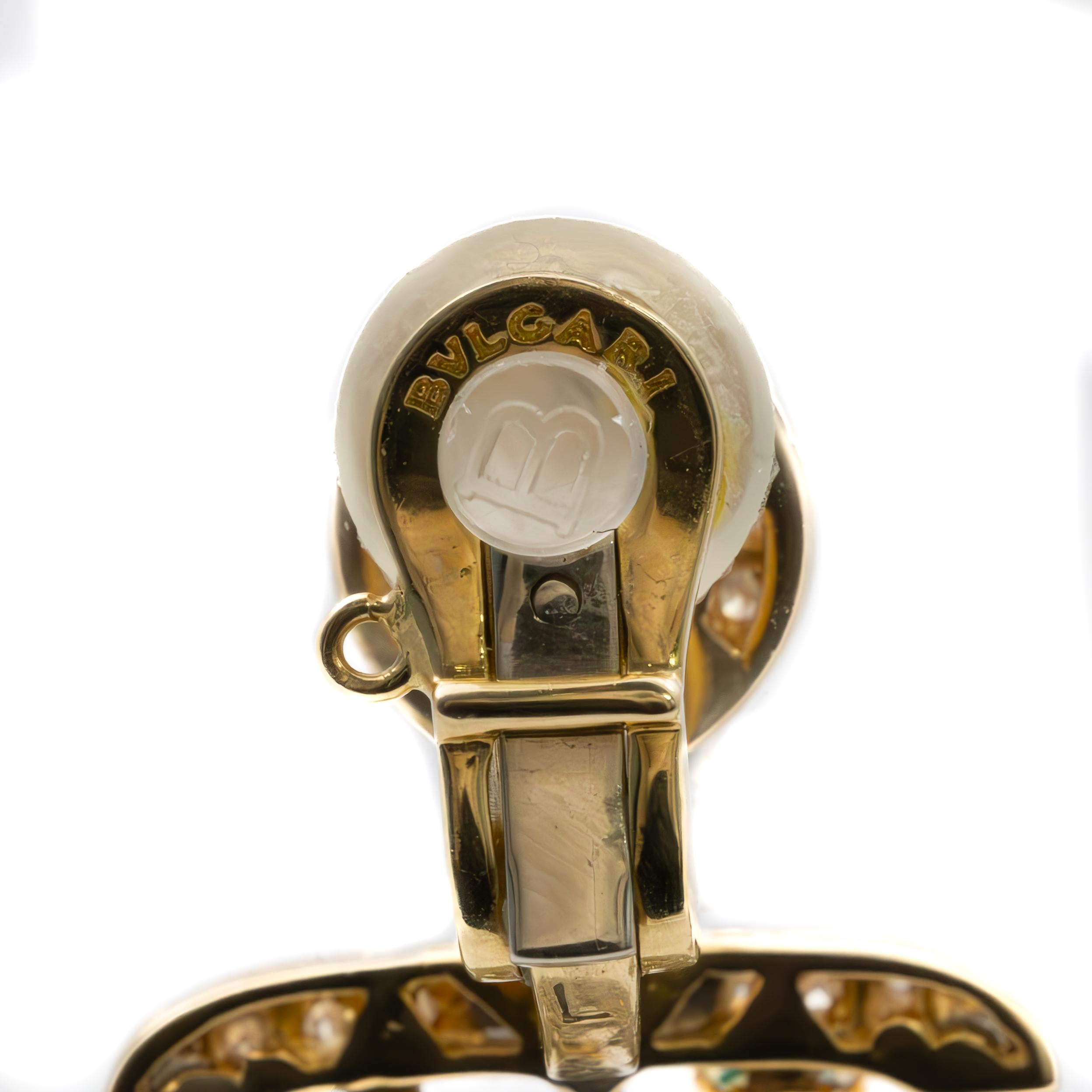Taglio ovale Orecchini Chandelier con smeraldo e diamanti Bulgari in vendita