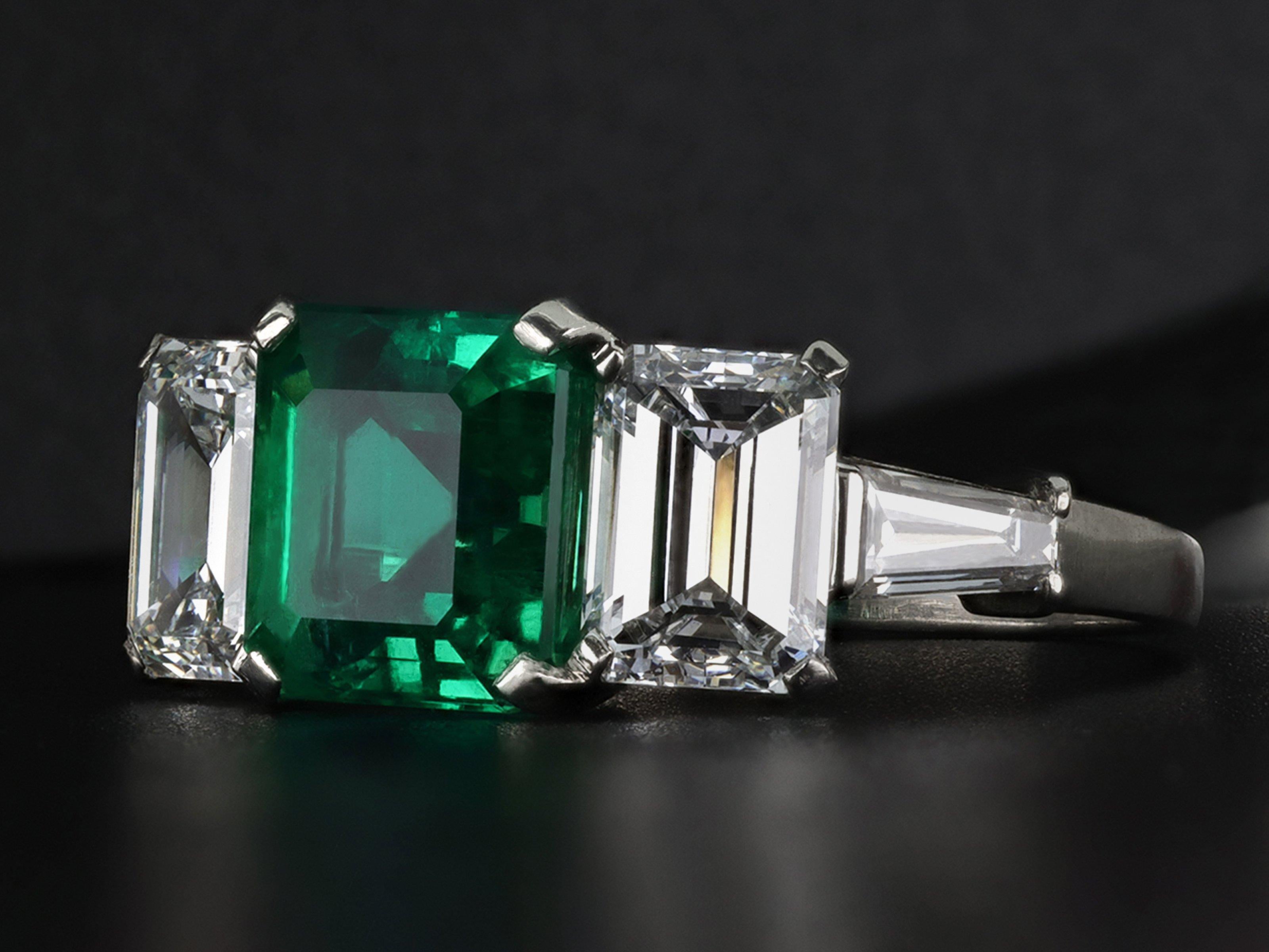 Bulgari emerald and diamond ring, Italian, circa 1930 In Good Condition For Sale In London, GB