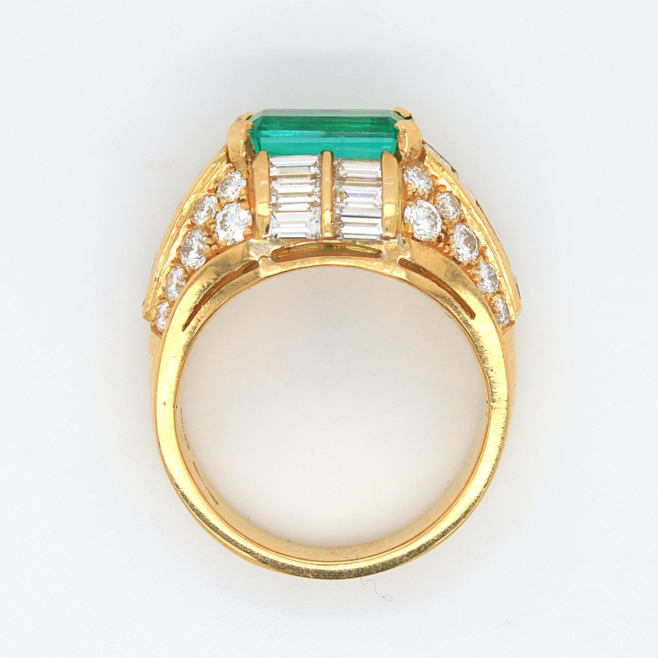 Bulgari Emerald and Diamond Trombino Ring, ca. 1970s For Sale 3