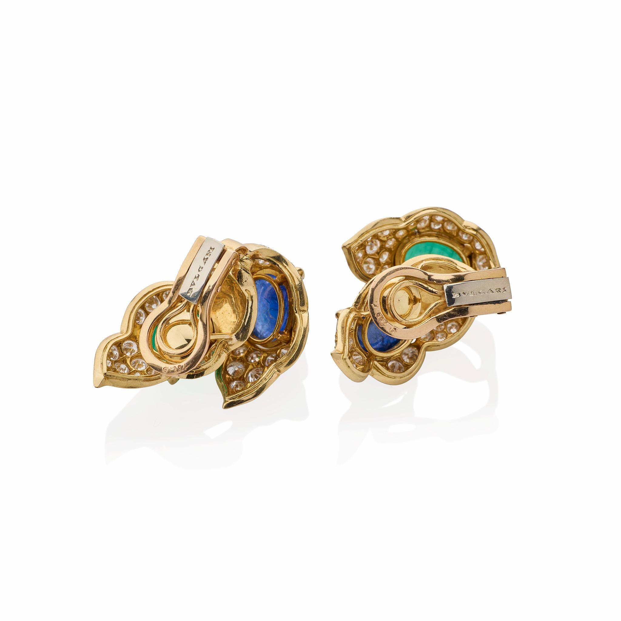 Cabochon Orecchini a clip con smeraldo e zaffiro Bulgari in vendita