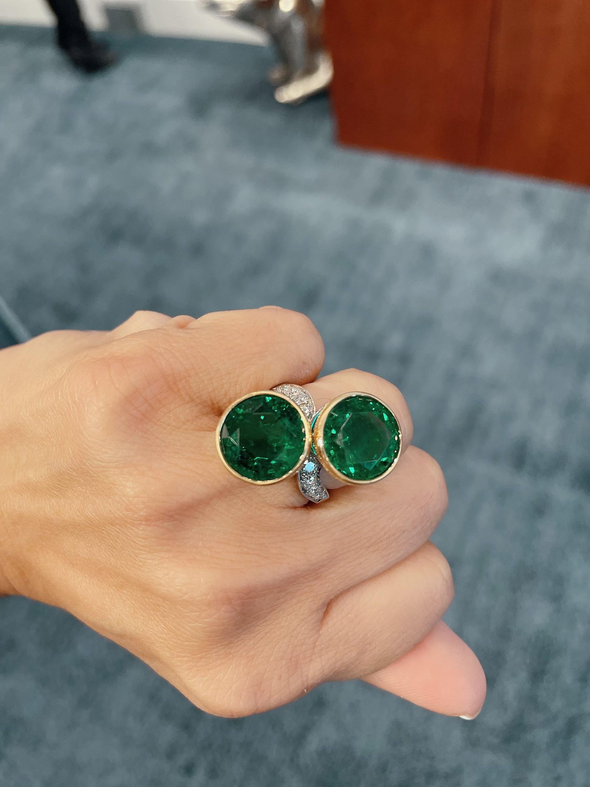 Round Cut Bulgari  Rome Vintage Twin Emerald  Diamond Lovers Ring For Sale