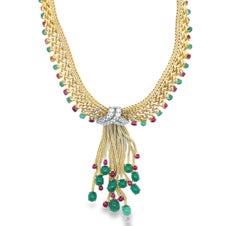 Collar Bulgari con borla de esmeralda y rubí