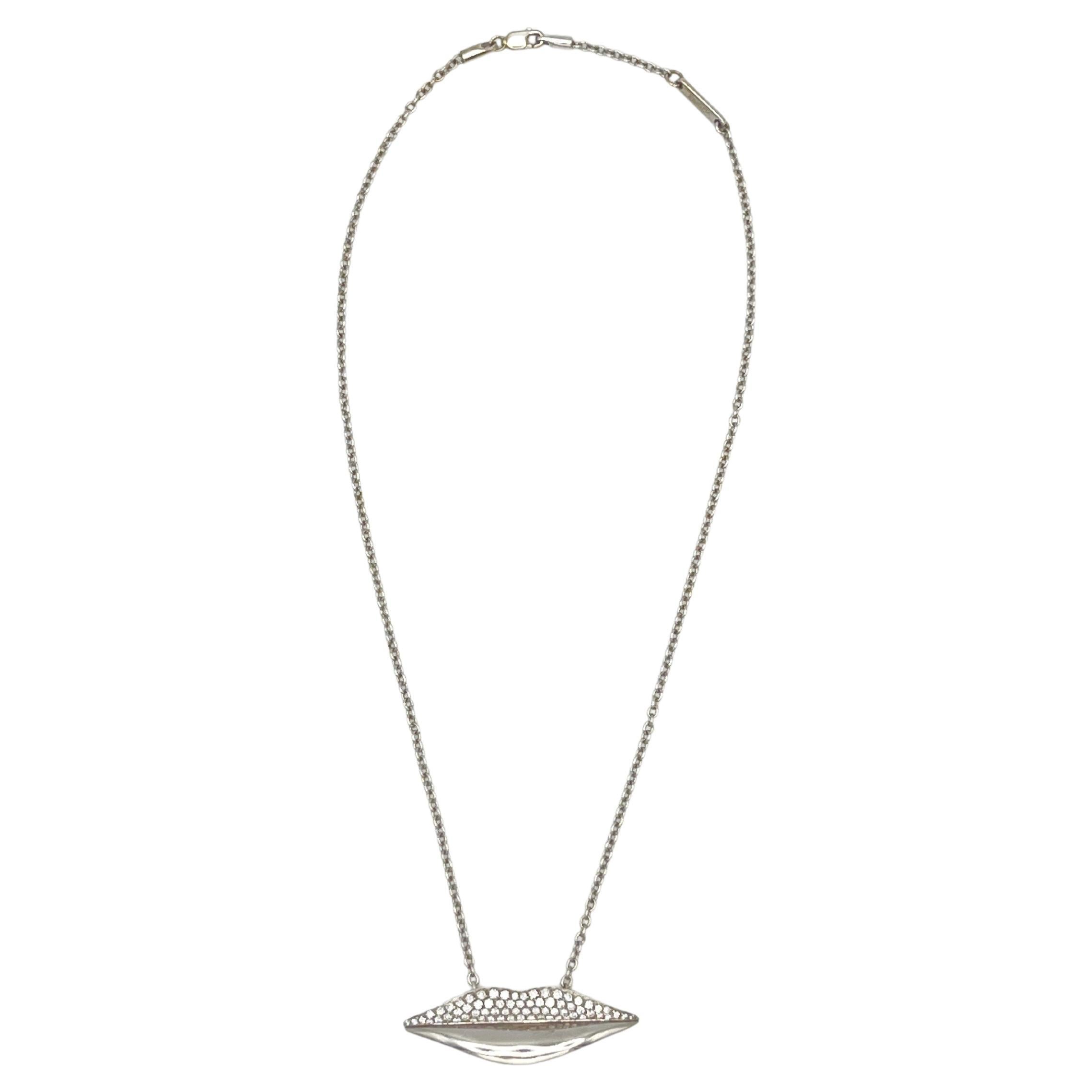 Precioso colgante labio de diamantes Enigma by Gianni Bulgari de oro blanco de 18 quilates en collar de cadena de oro blanco de 16
