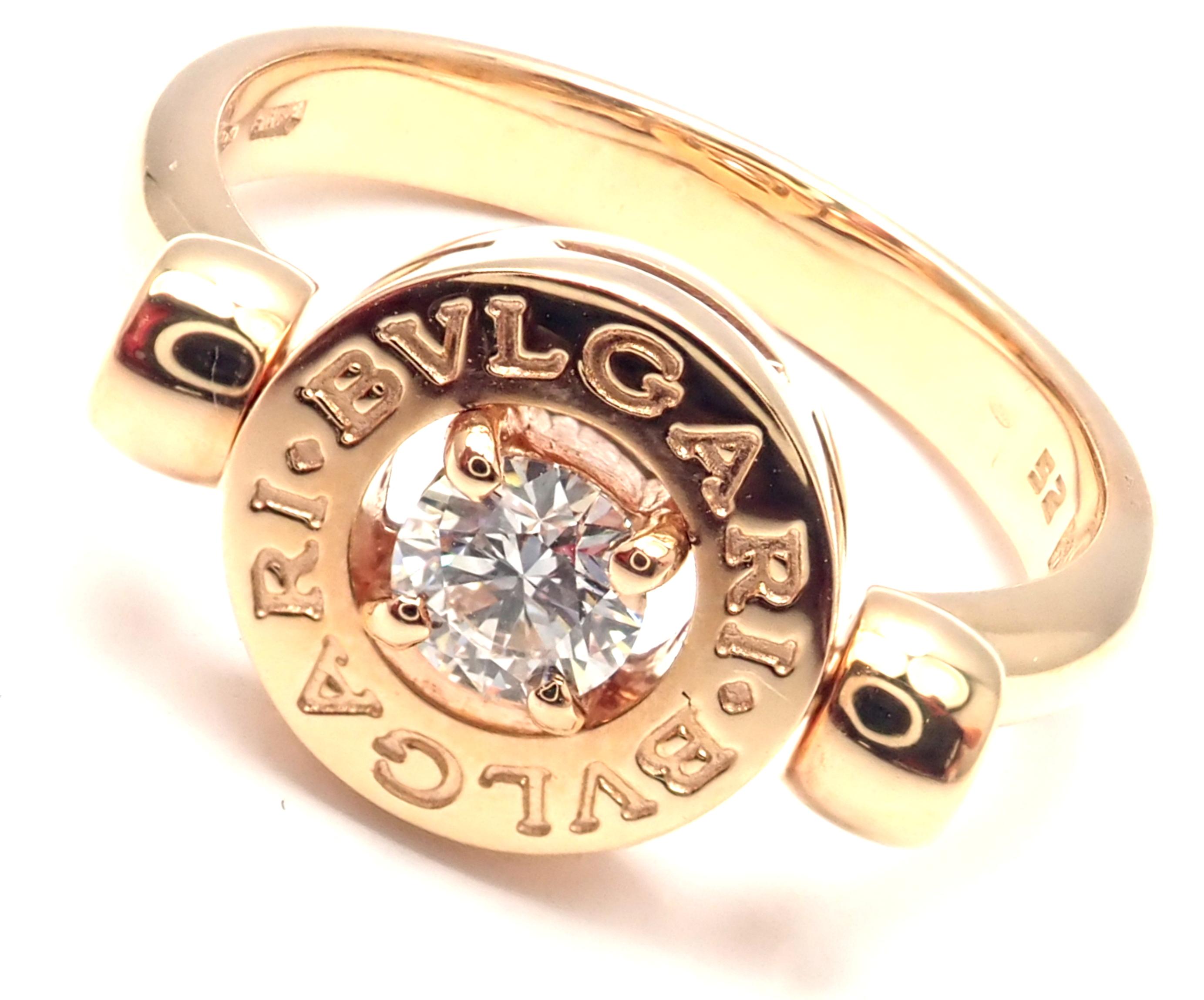 18k Rose Gold Diamant Flip Band Ring von Bulgari. 
Mit 1 runden Diamanten im Brillantschliff VVS1 Reinheit, E Farbe Gesamtgewicht ca. .25ct
Einzelheiten:
Ringgröße: Europäisch 51, US 5 3/4 
Gewicht: 6,1 Gramm
Breite: 9mm
Punzierung: Bvlgari 750 Made