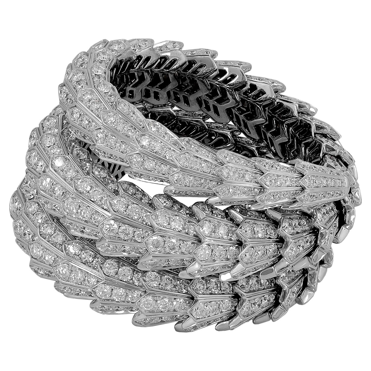 Taille ronde Bulgari Bracelet Serpenti entièrement pavé de diamants en vente