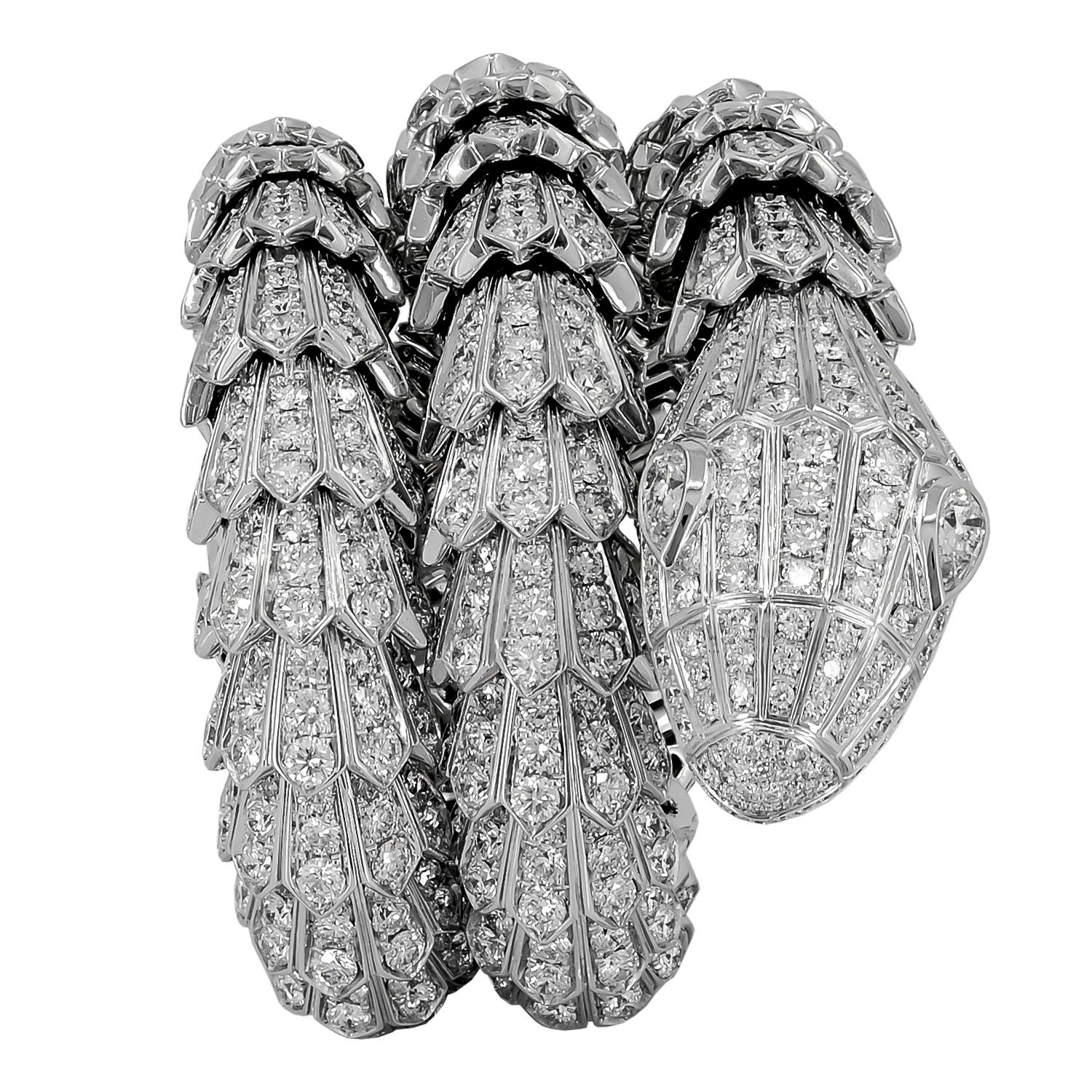 Bulgari Bracelet Serpenti entièrement pavé de diamants Excellent état - En vente à New York, NY
