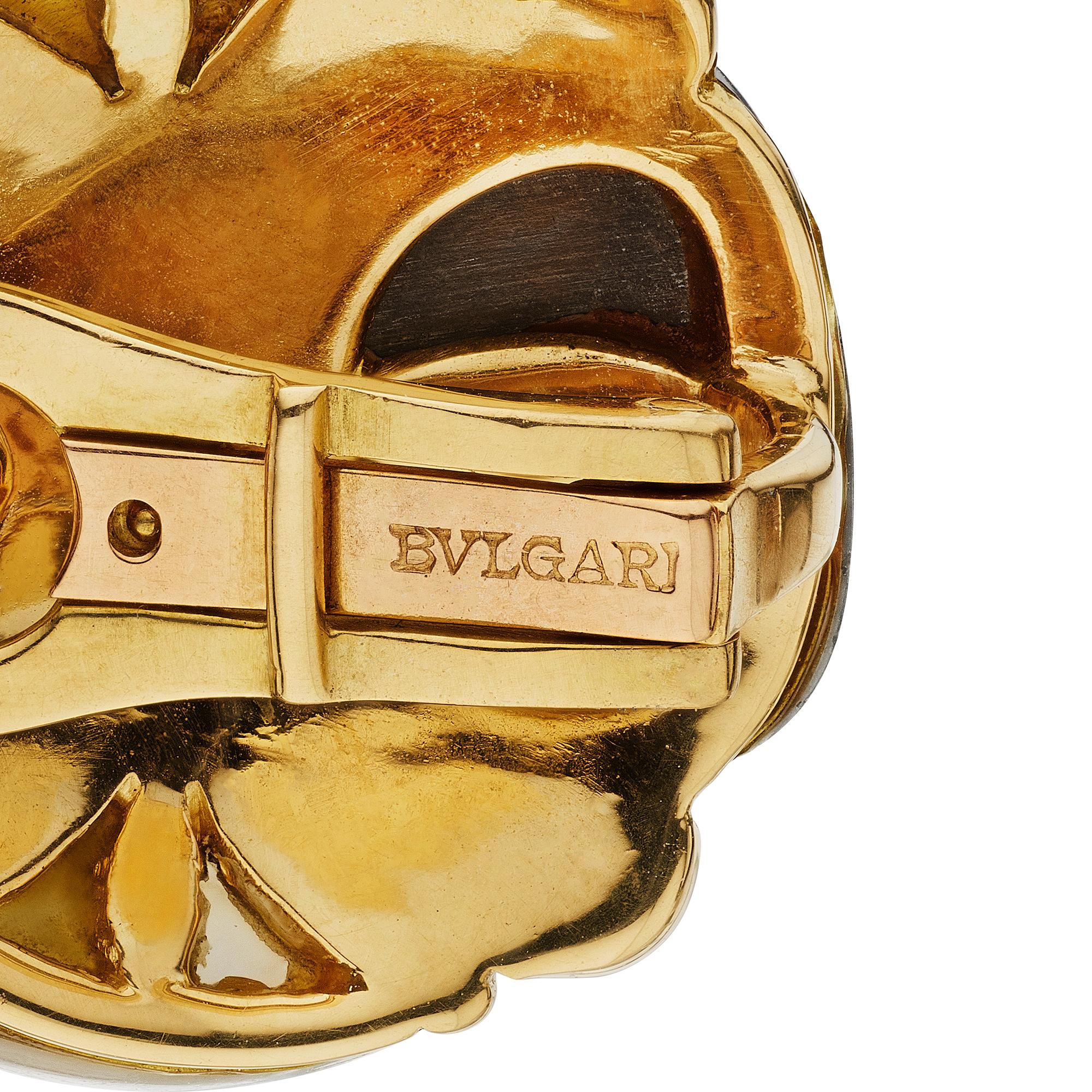 Pendientes de clip Bulgari de oro con hematites y madreperla Corte mixto en venta