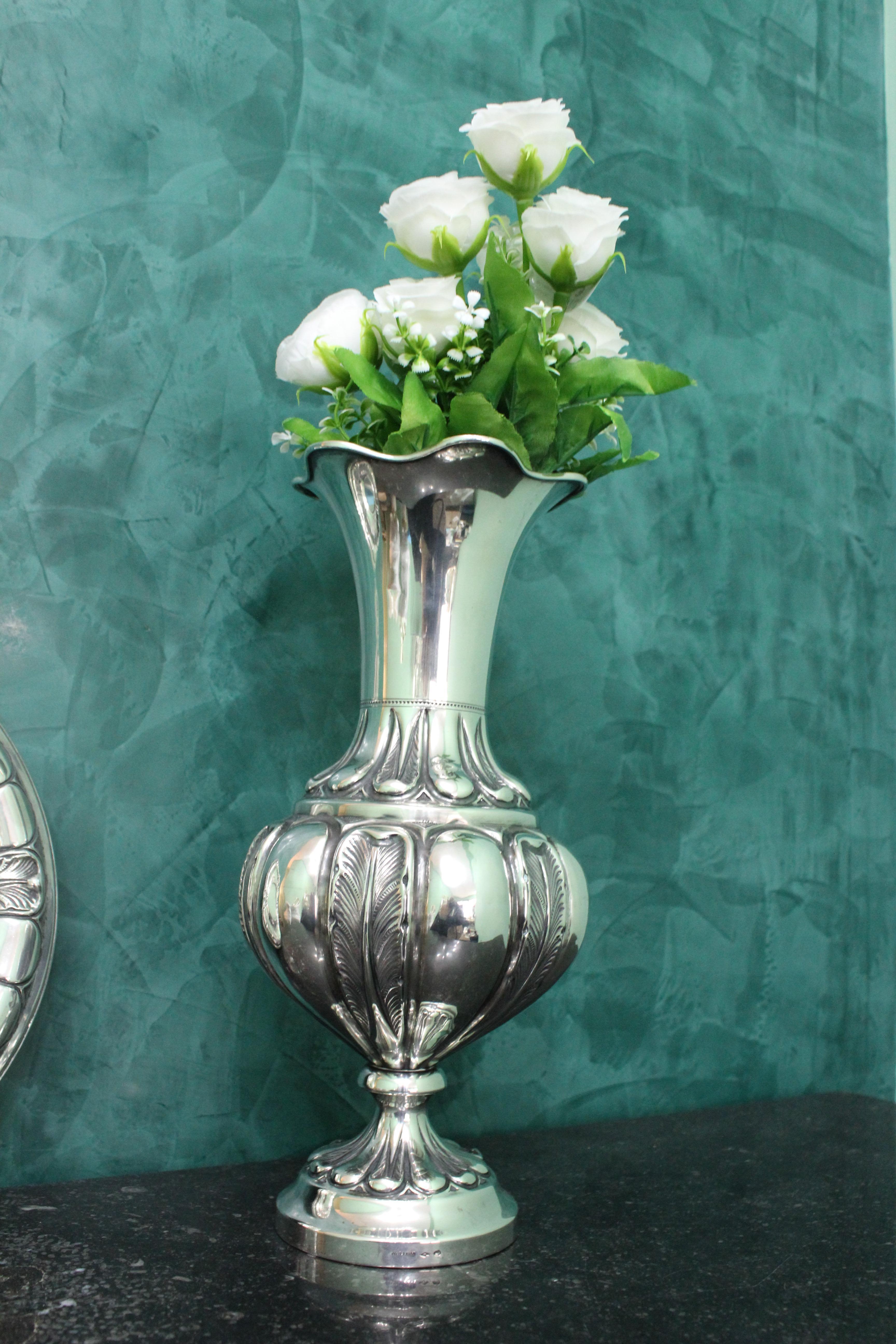 20th Century Baroque Engraved Italian Silver Flower Vase with Plate Milan, 1940s For Sale 6