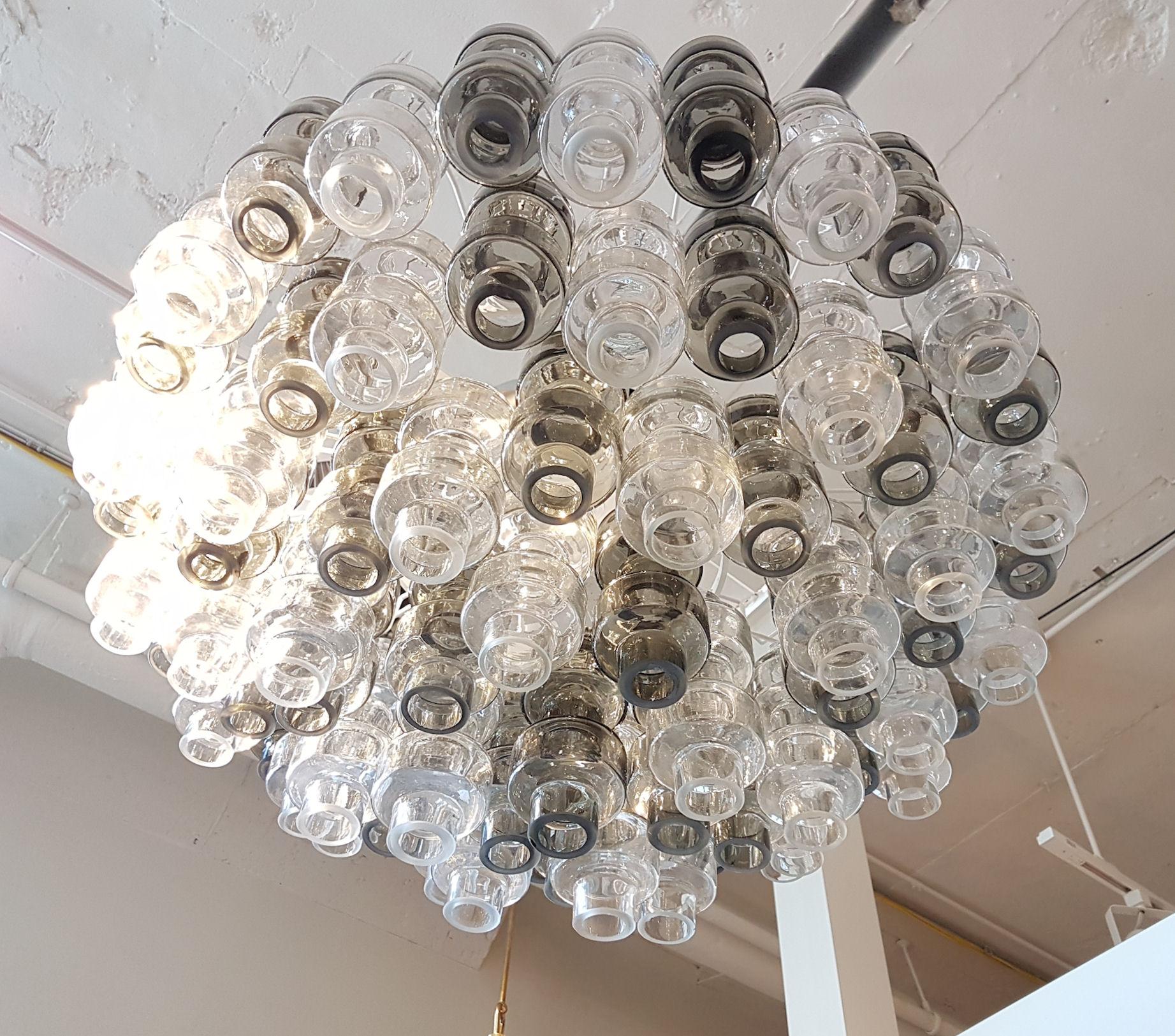 Large clear and brown Murano glass Barbell chandelier or flush mount. Mid-century modern. By Seguso Italy. 1970s.
Barbell is a geometric glass created by Seguso.
Chain & canopy in chrome (newly added) 20 in. high, frame painted antique white.
Height