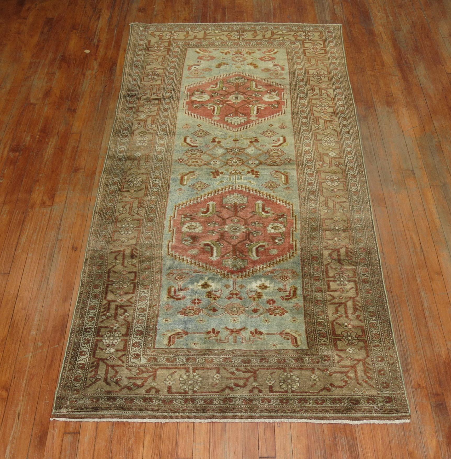 Early 20th century Persian Malayer intermediate size rug.

   