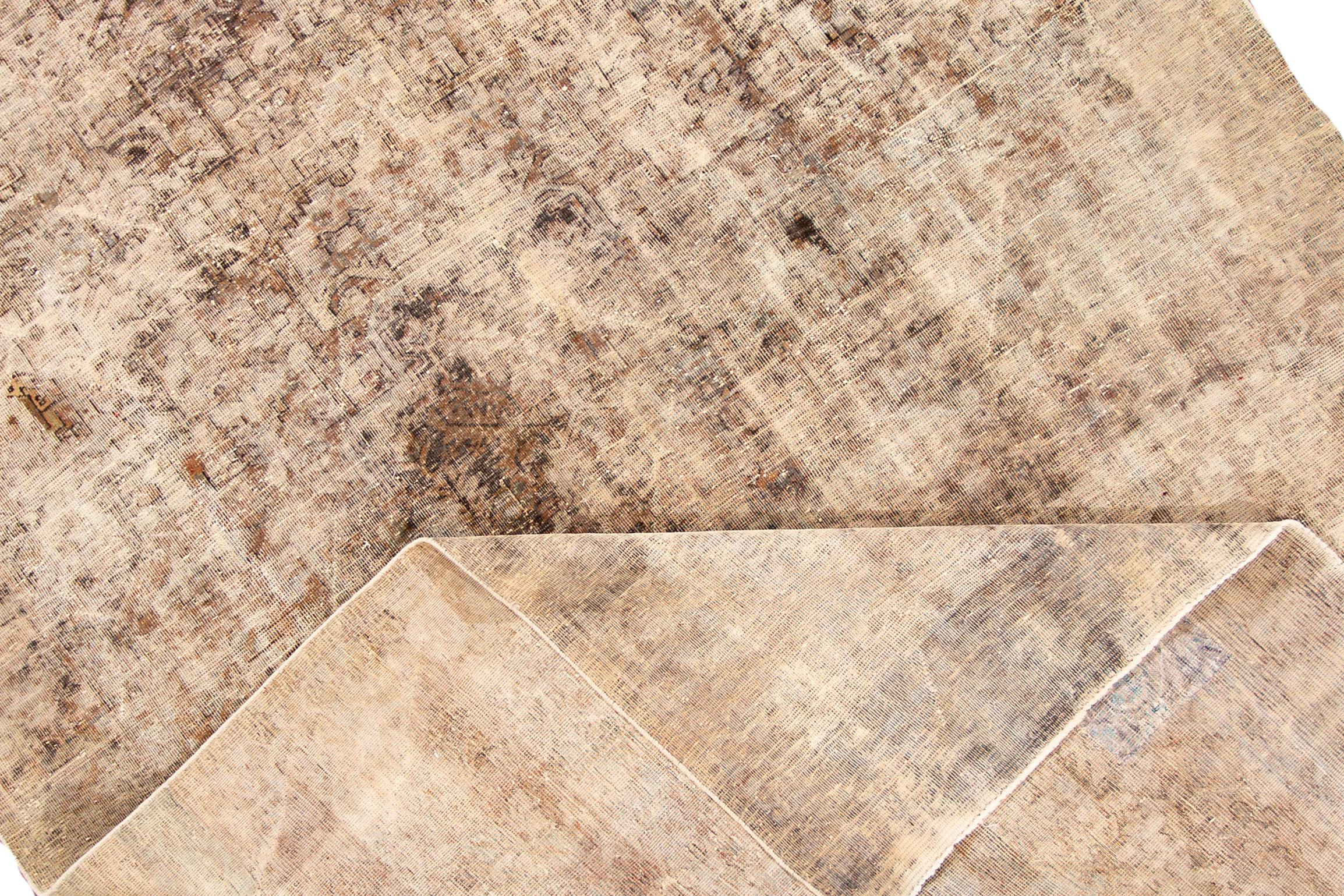 A vintage distressed Heriz rug with a beige/brown motif. It would be the perfect addition to your home. This rug measures at 9 x 12.

 