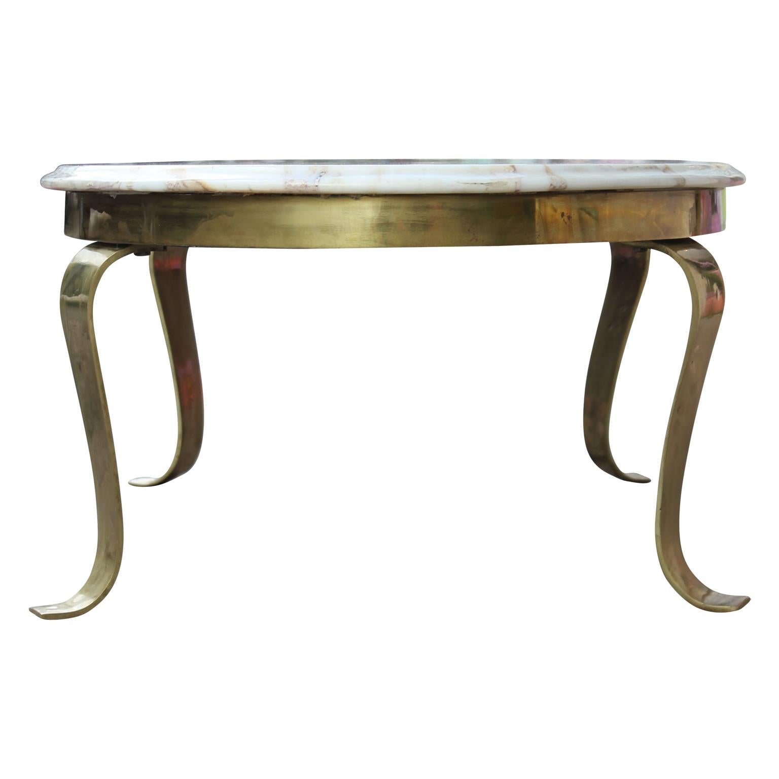 Hollywood Regency Signed Muller's of Mexico Oval Onyx and Brass Coffee Table In Good Condition In Houston, TX