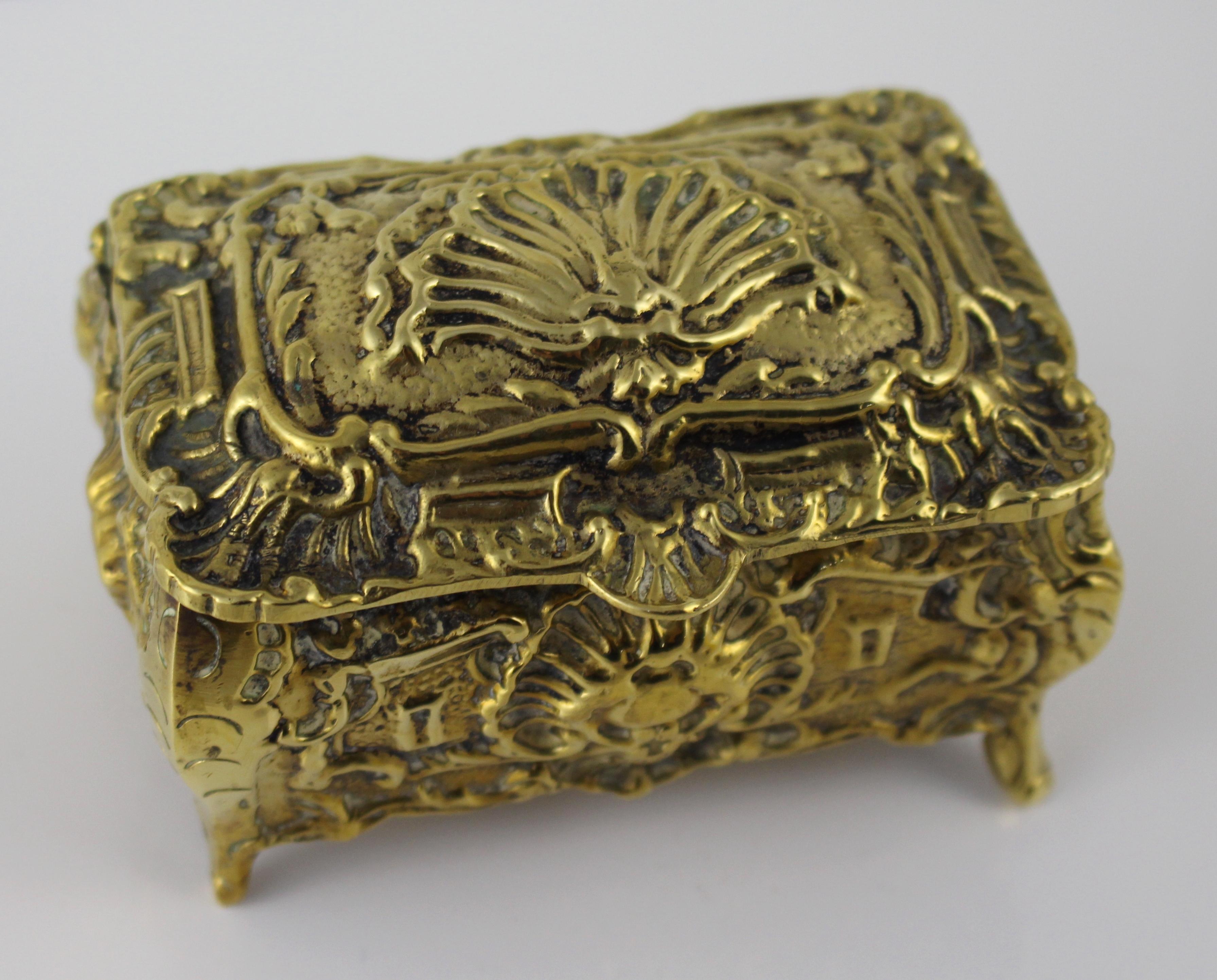Ornate Heavy Brass Victorian Casket with Velvet Lined Interior In Good Condition In Worcester, Worcestershire