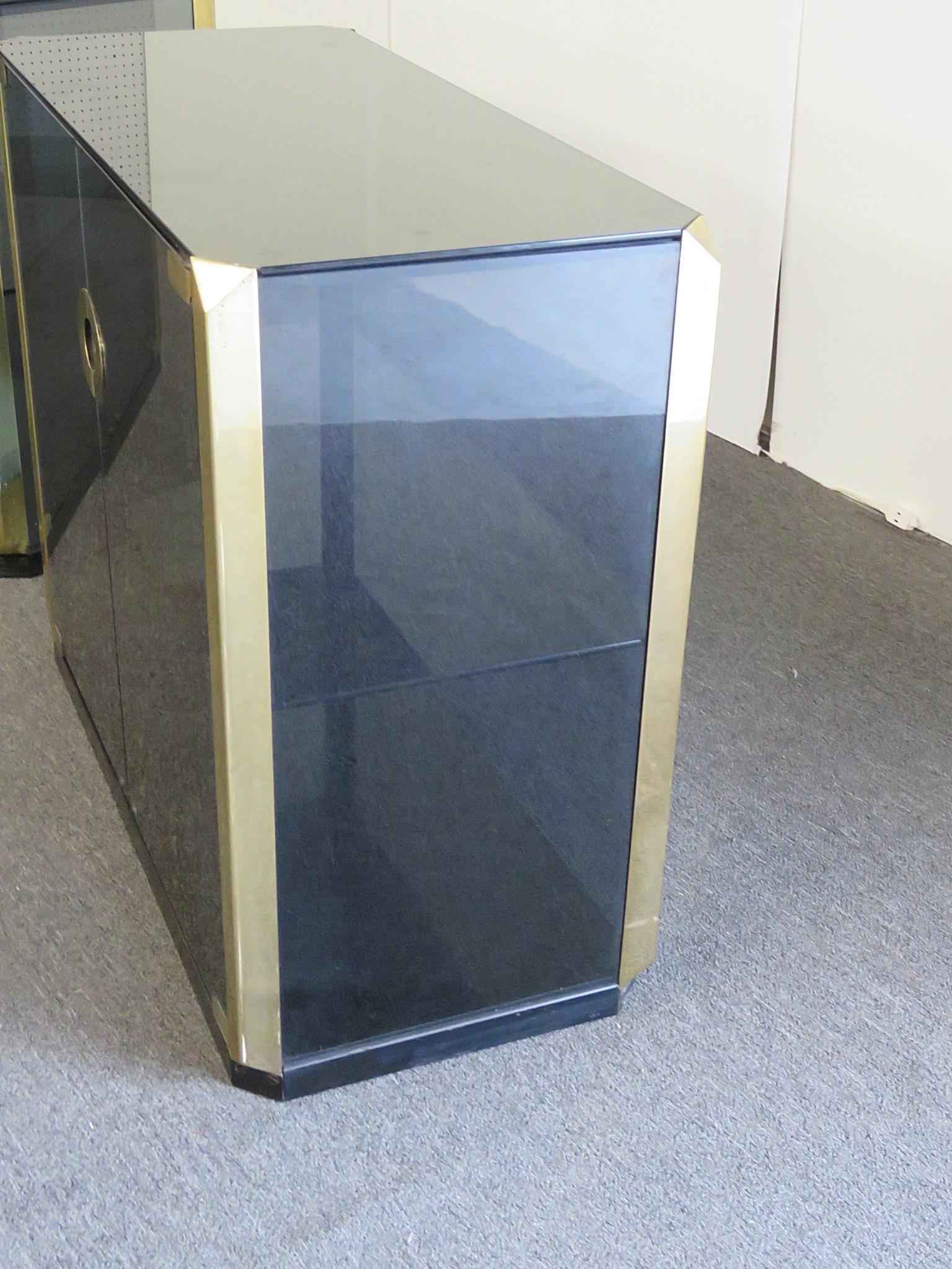 Italian Pair of Mid-Century Modern Brass Willy Rizzo Display Vitrine Cabinets