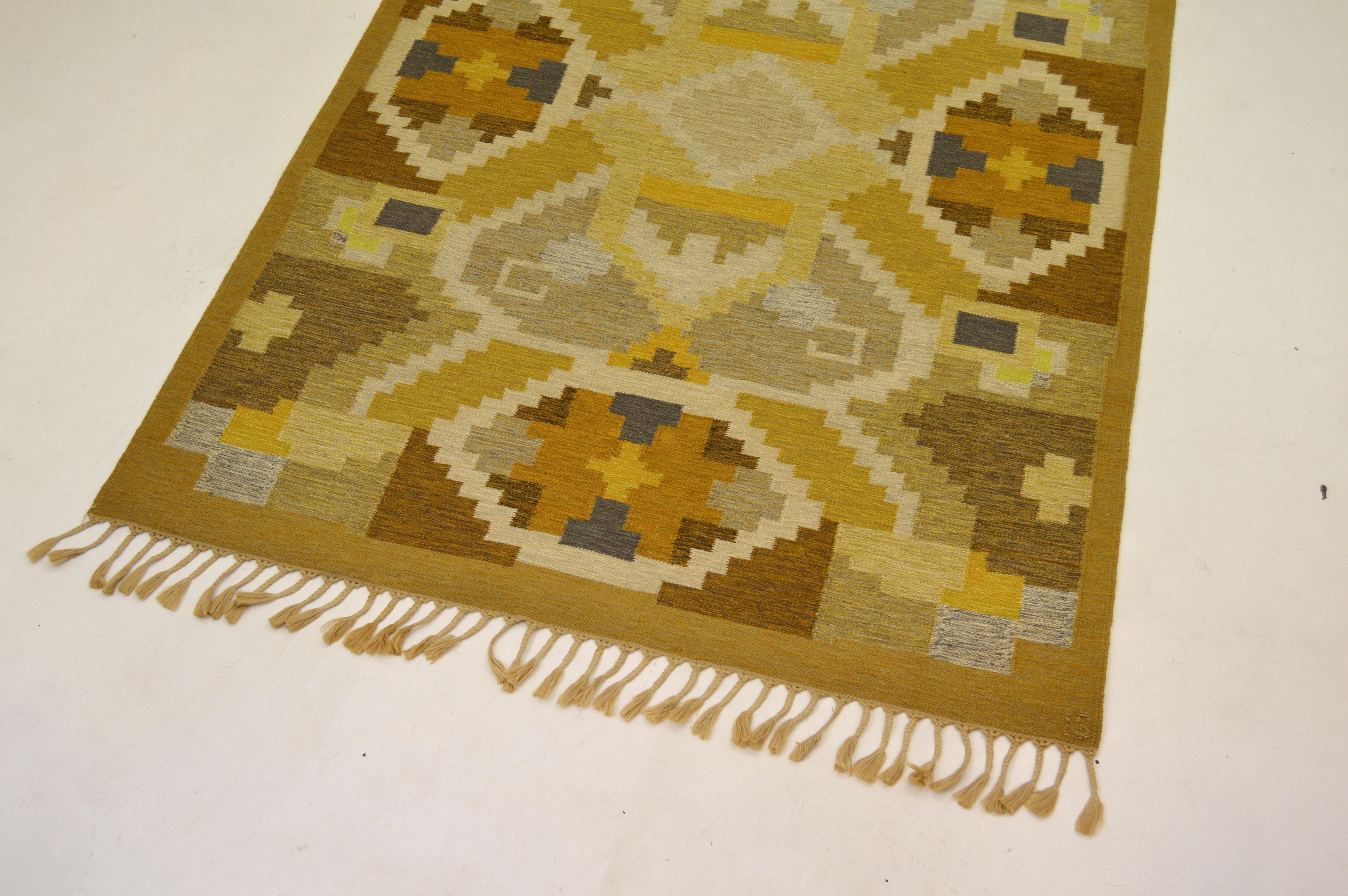 Swedish Röllakan Rug Signed IS Ingegerd Silow  In Good Condition For Sale In Alvesta, SE