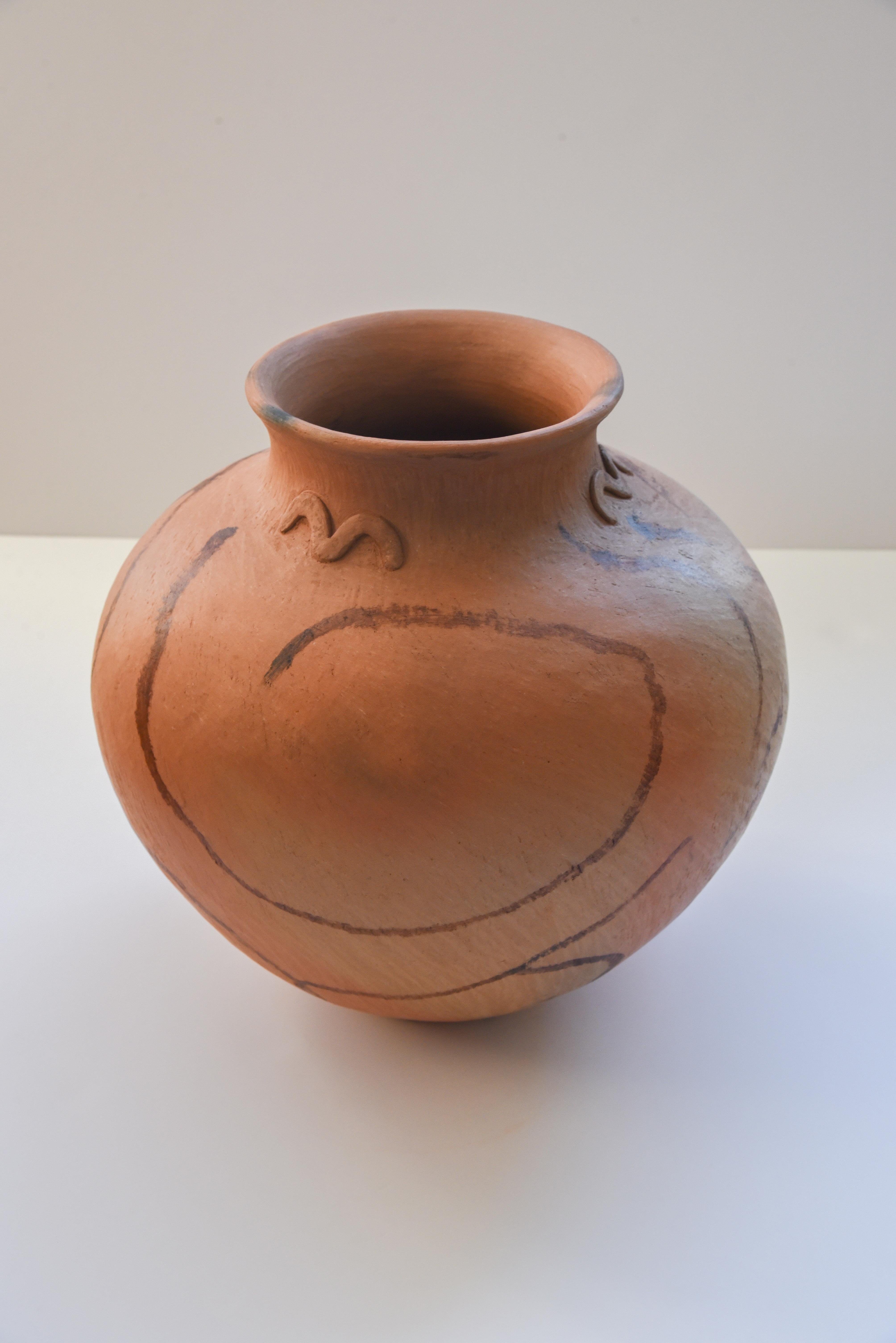 Rustikale mexikanische Vase, Volkskunst, handgefertigtes Keramikgefäß, Terrakotta-Oaxaca-Ton, Oaxaca-Ton (Handgefertigt) im Angebot