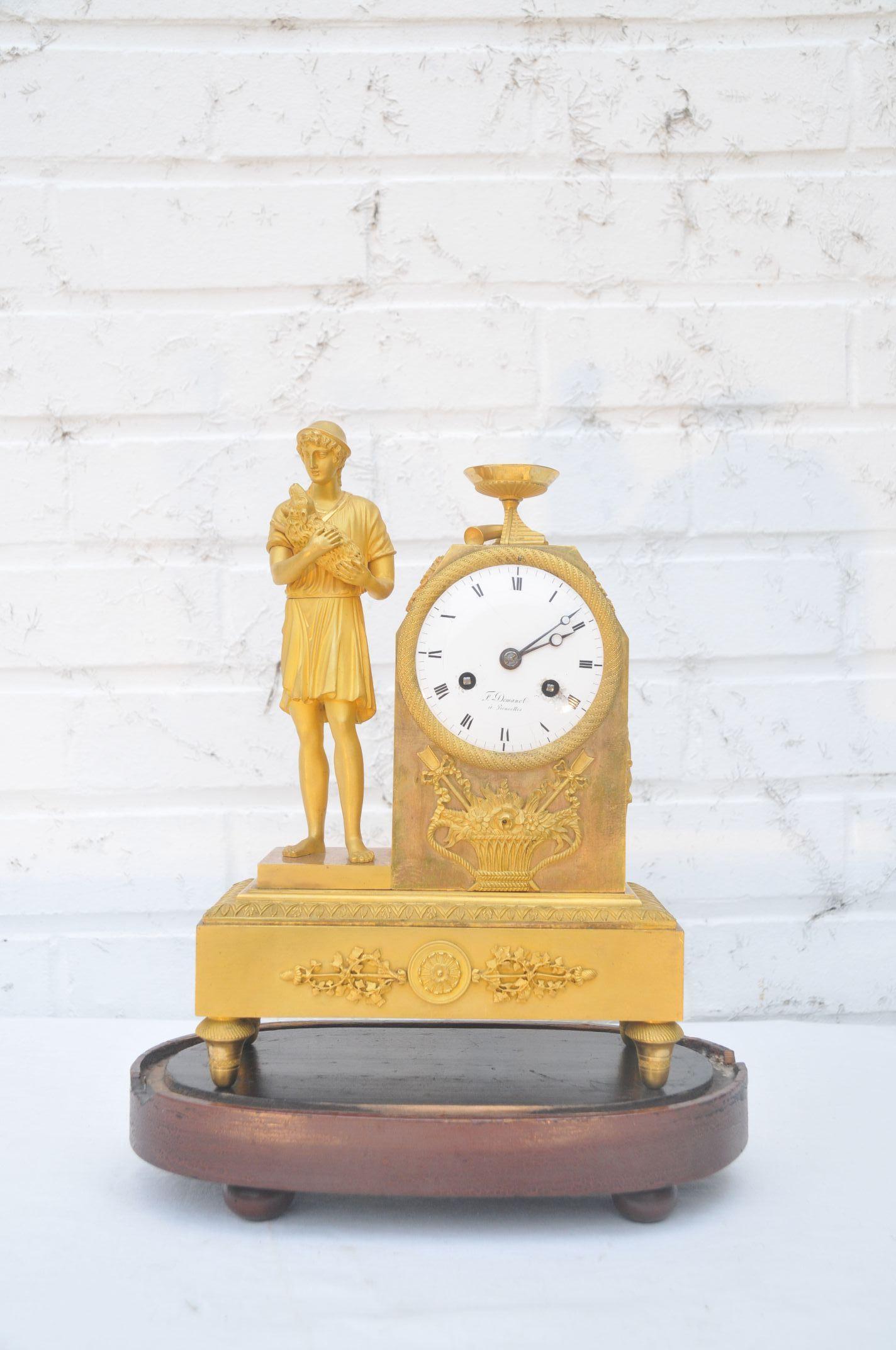 French Empire Period Ormolu Mantel Clock In Good Condition For Sale In Brussels, BE
