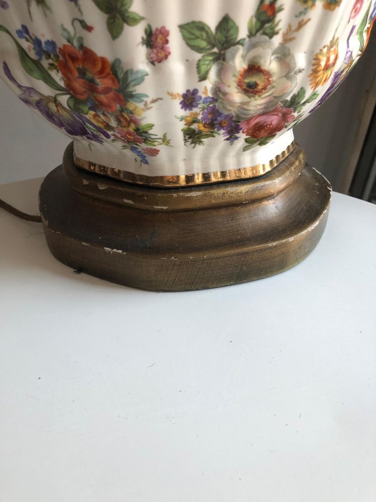 Chinoiserie Porcelain Gilt Floral Ginger Jar Hand-Painted Table Lamp, Monumental In Good Condition For Sale In Brooklyn, NY