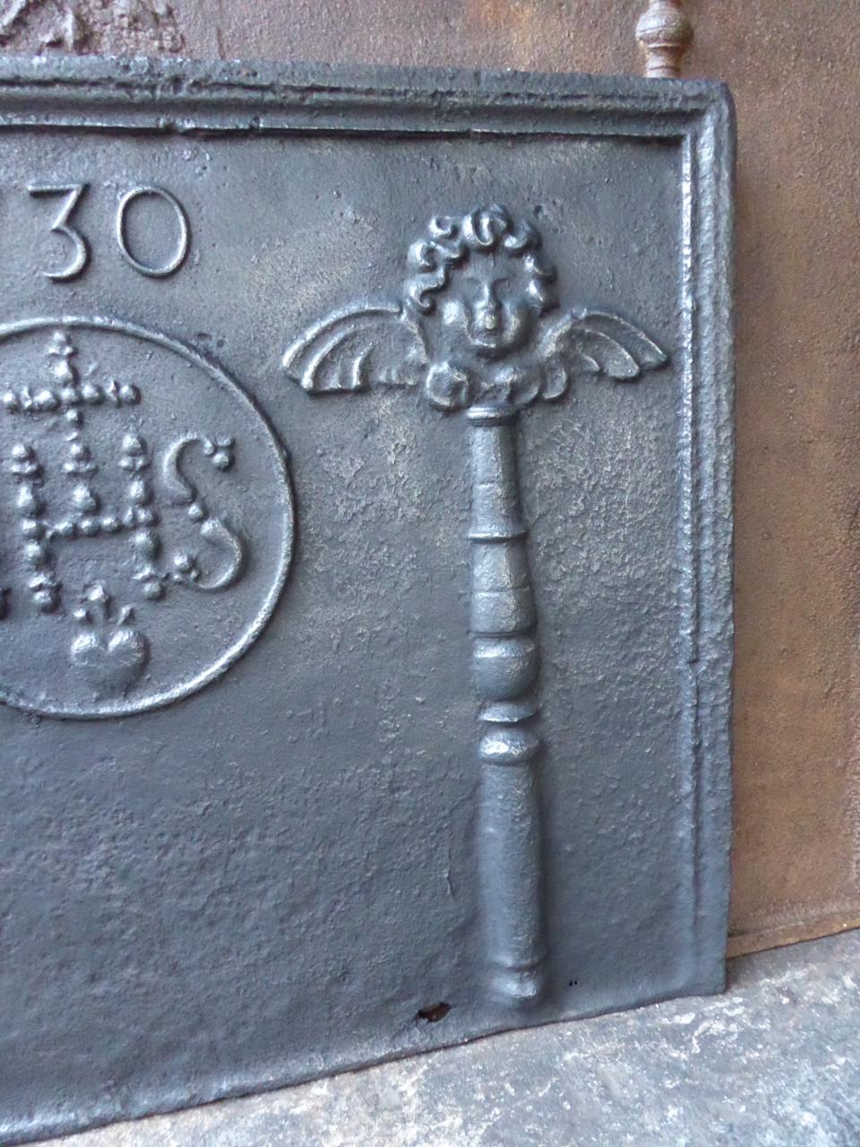 18th Century French Louis XIV 'Pillars with IHS Monogram' Fireback In Good Condition In Amerongen, NL